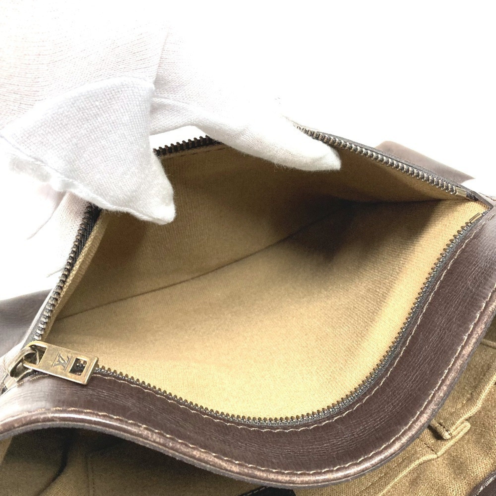 Louis Vuitton Brown Coffee Utah Leather Leather Messenger Bag Shoulder Bag (Pre-Owned)