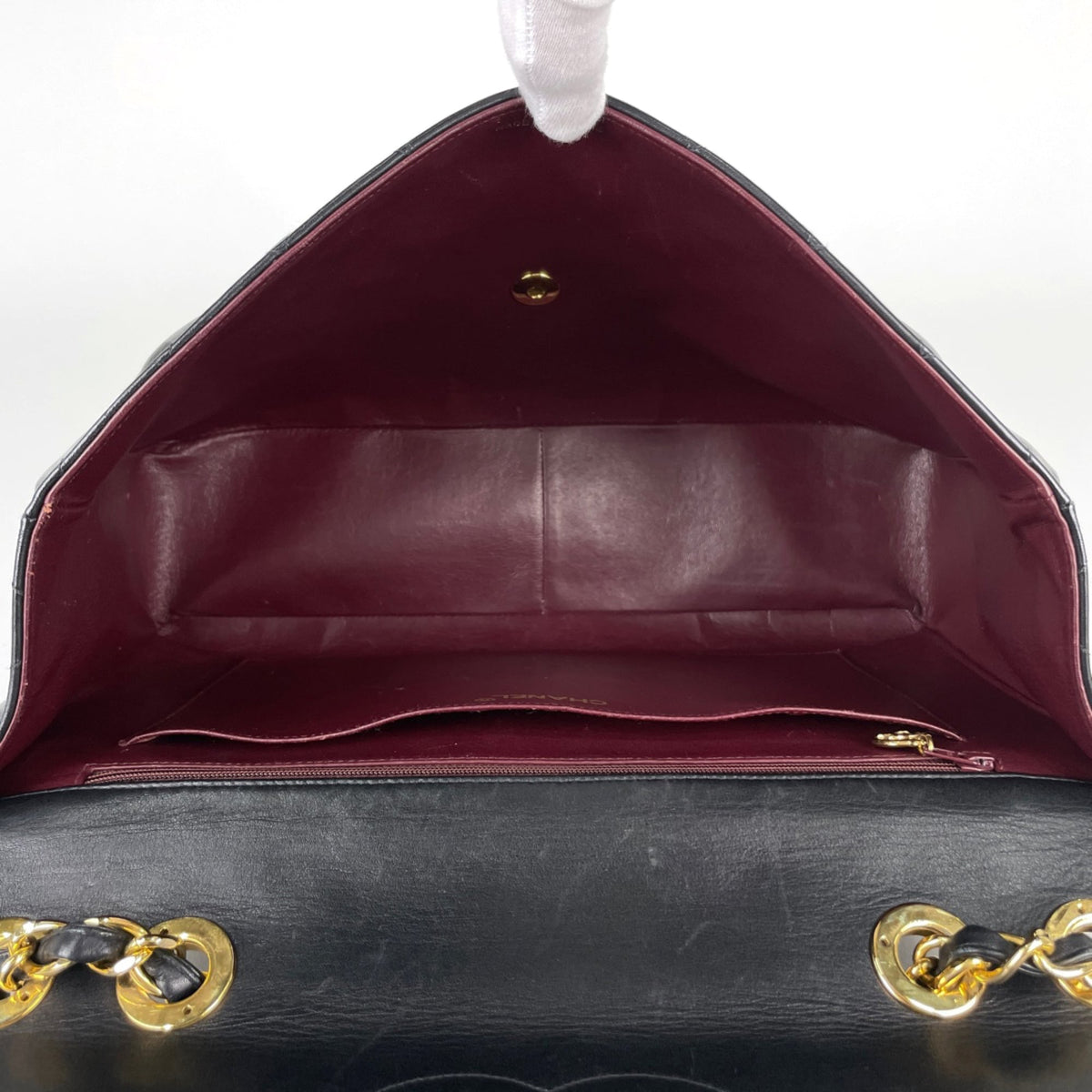 Chanel Black Leather Shoulder Bag (Pre-Owned)