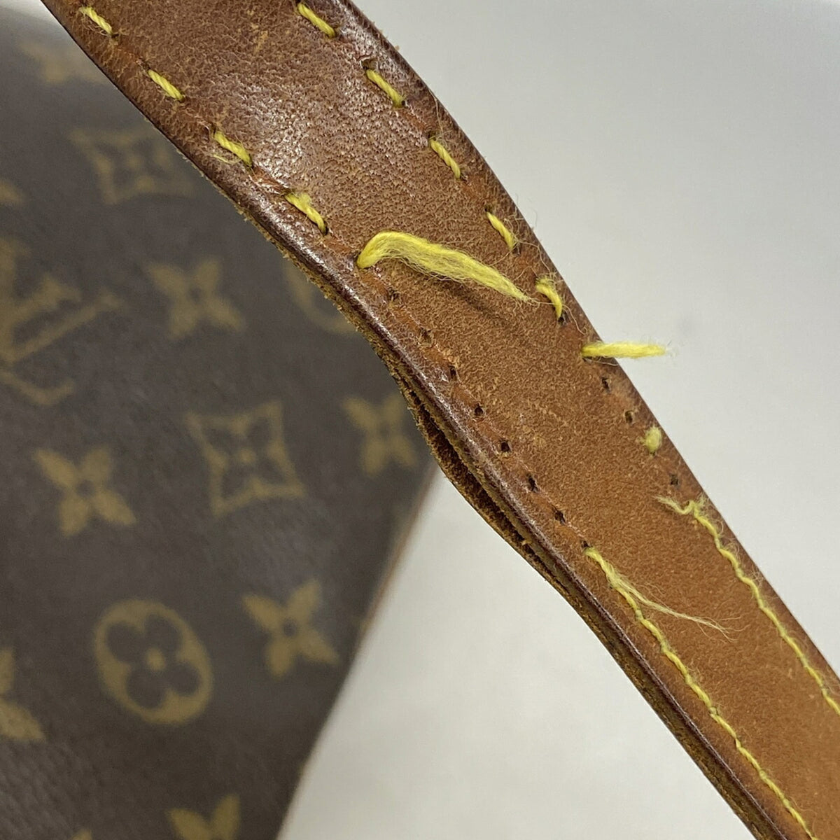 Louis Vuitton Brown Shoulder Bag (Pre-Owned)