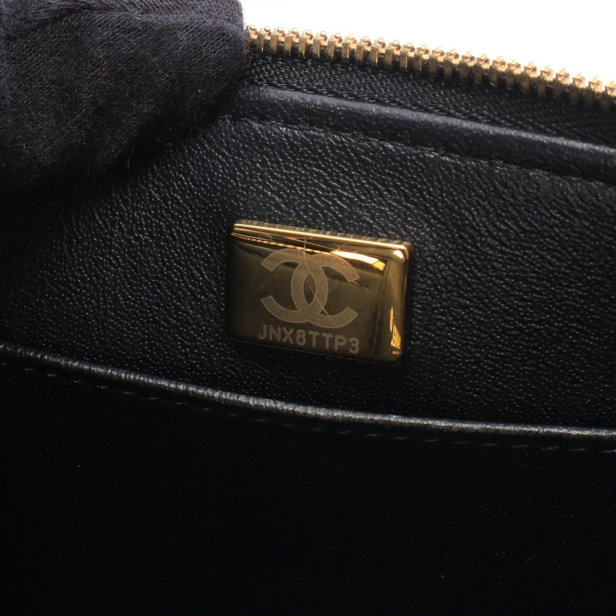 Chanel Black Grained Calfskin Handbag Shoulder Bag (Pre-Owned)