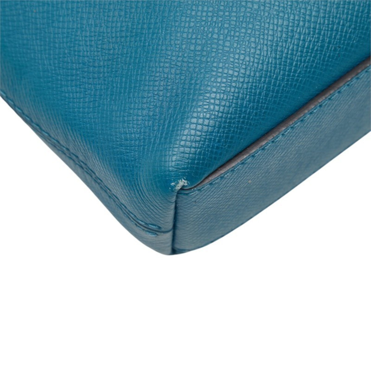 Louis Vuitton Taiga Blue Taiga Leather Messenger Bag Shoulder Bag (Pre-Owned)