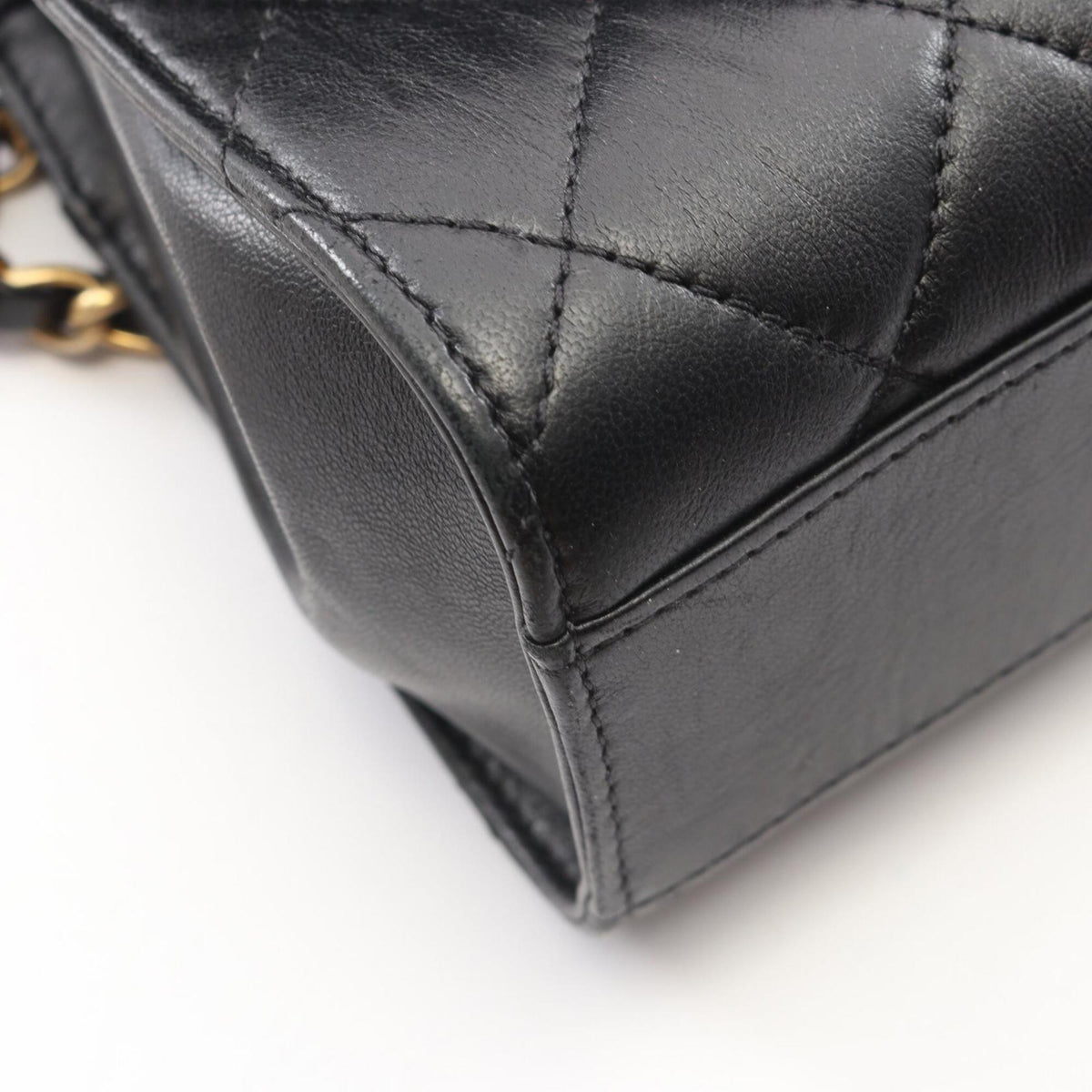 Chanel Black Leather Handbag Shoulder Bag (Pre-Owned)