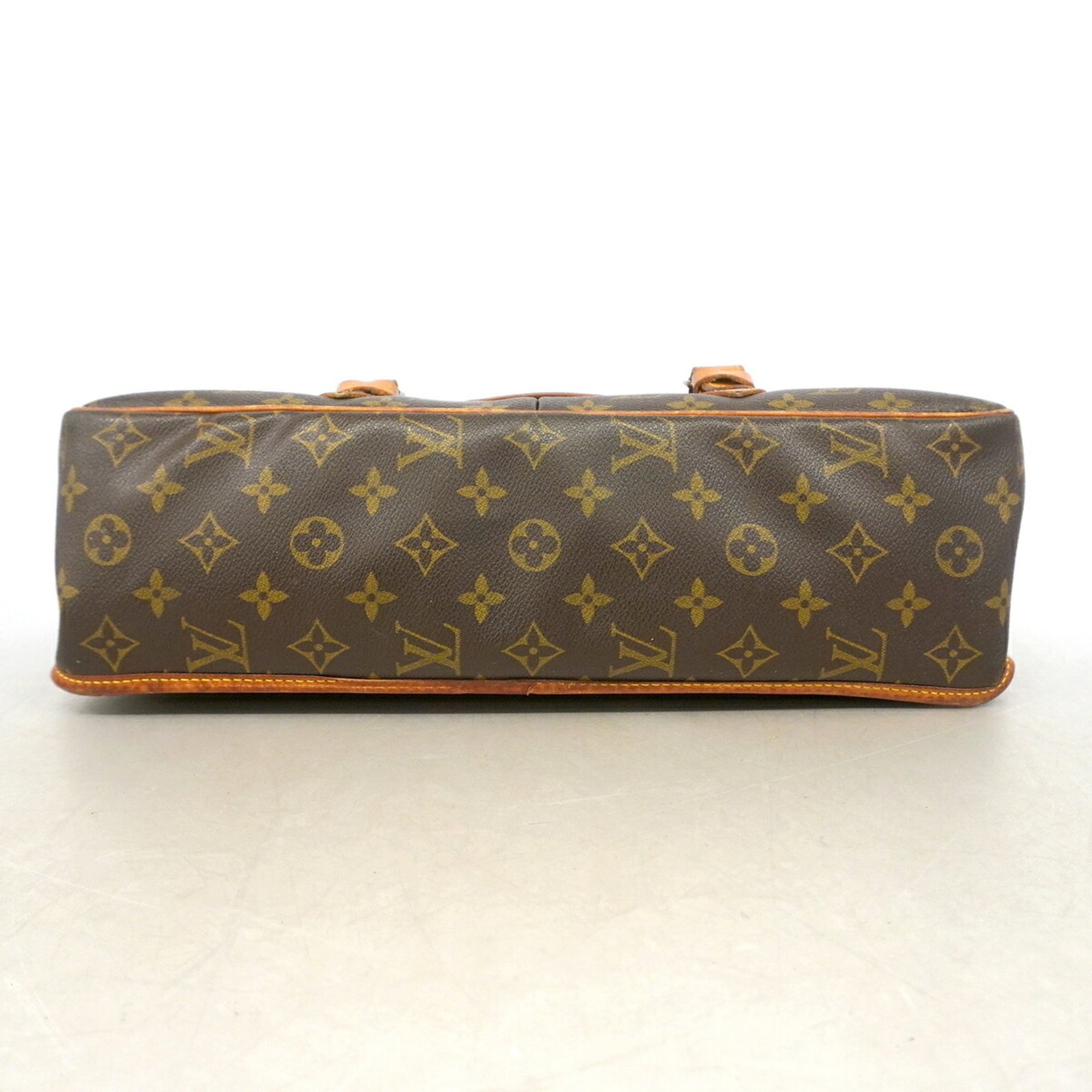 Louis Vuitton Brown Shoulder Bag (Pre-Owned)