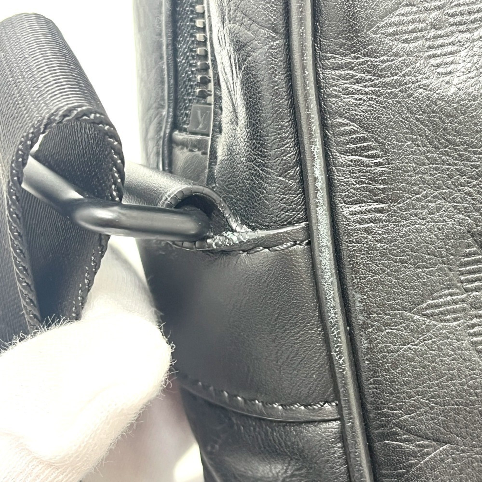 Louis Vuitton Black Leather Handbag Pochette Shoulder Bag (Pre-Owned)