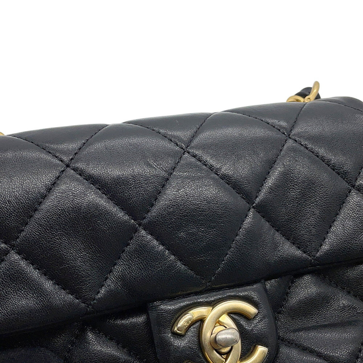 Chanel Black Leather Handbag Shoulder Bag (Pre-Owned)
