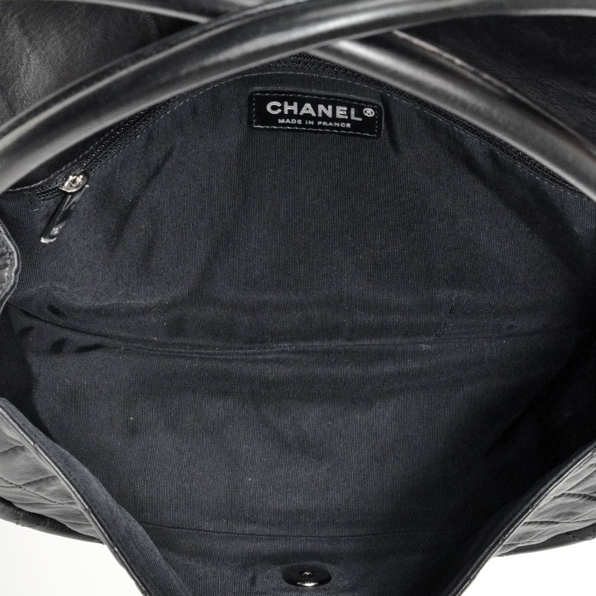 Chanel Black Leather Handbag (Pre-Owned)