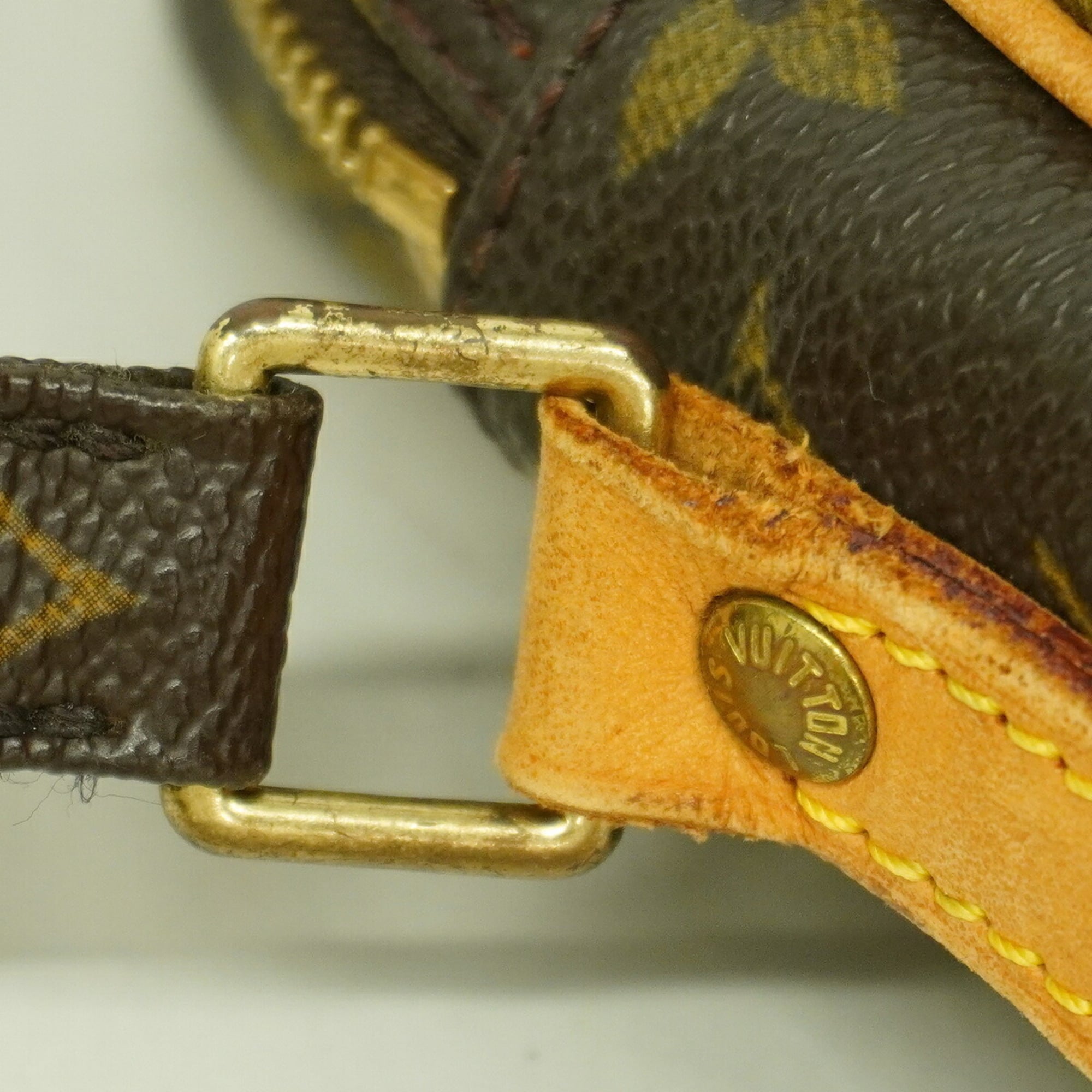 Louis Vuitton Brown Shoulder Bag (Pre-Owned)