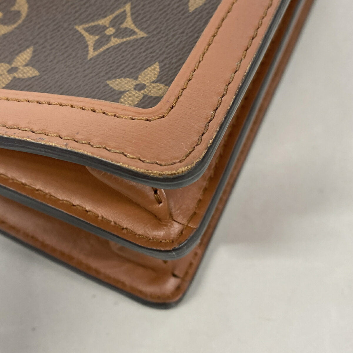 Louis Vuitton Brown Shoulder Bag (Pre-Owned)