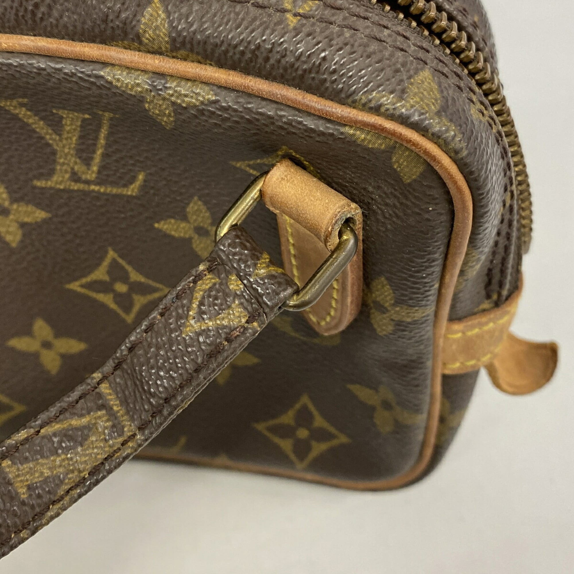 Louis Vuitton Brown Shoulder Bag (Pre-Owned)