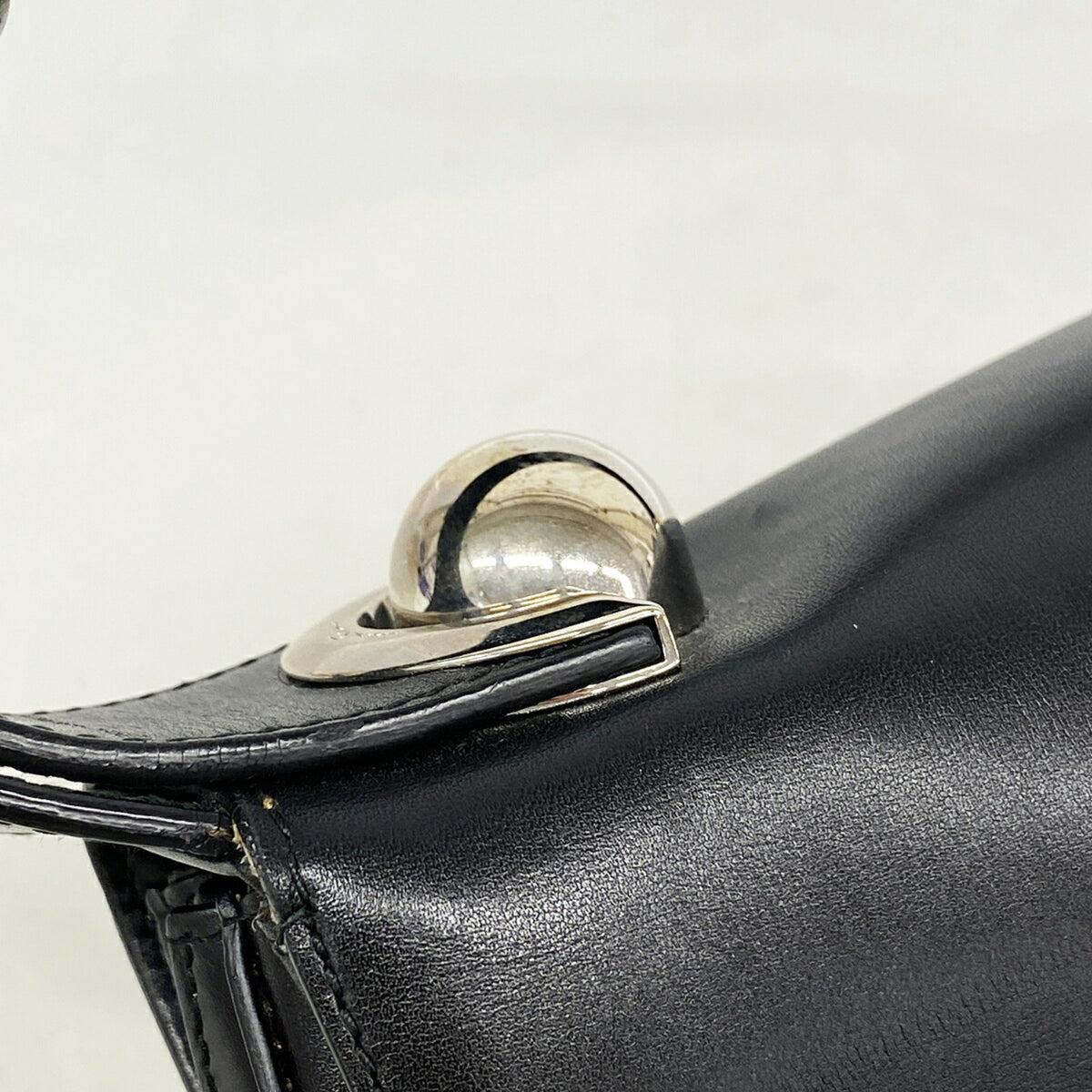 Salvatore Ferragamo Black Leather Handbag (Pre-Owned)