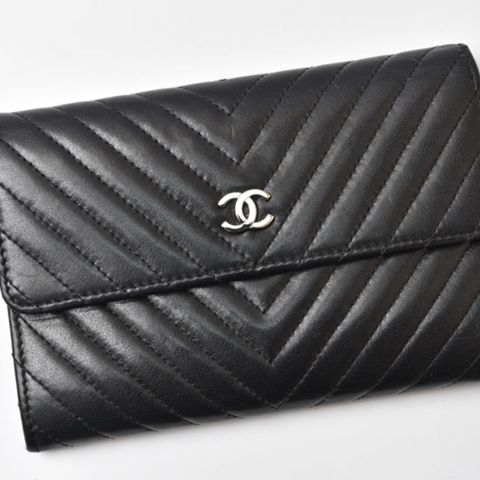 Chanel Black Leather Wallet (Bi-Fold) (Pre-Owned)