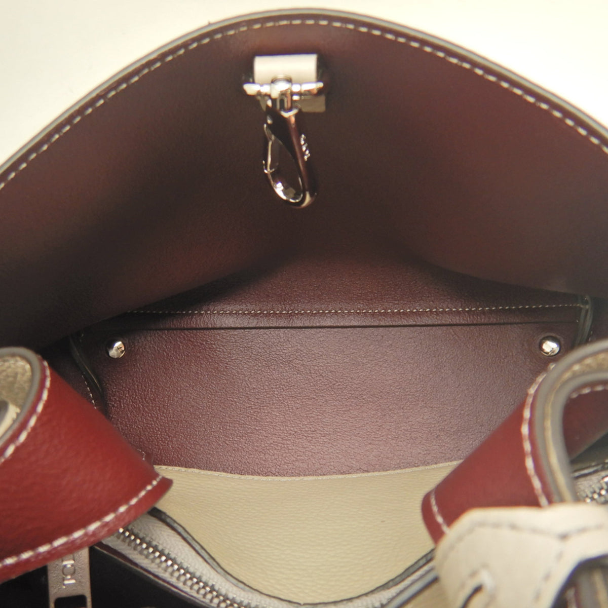 Tod's Brown Leather Handbag (Pre-Owned)