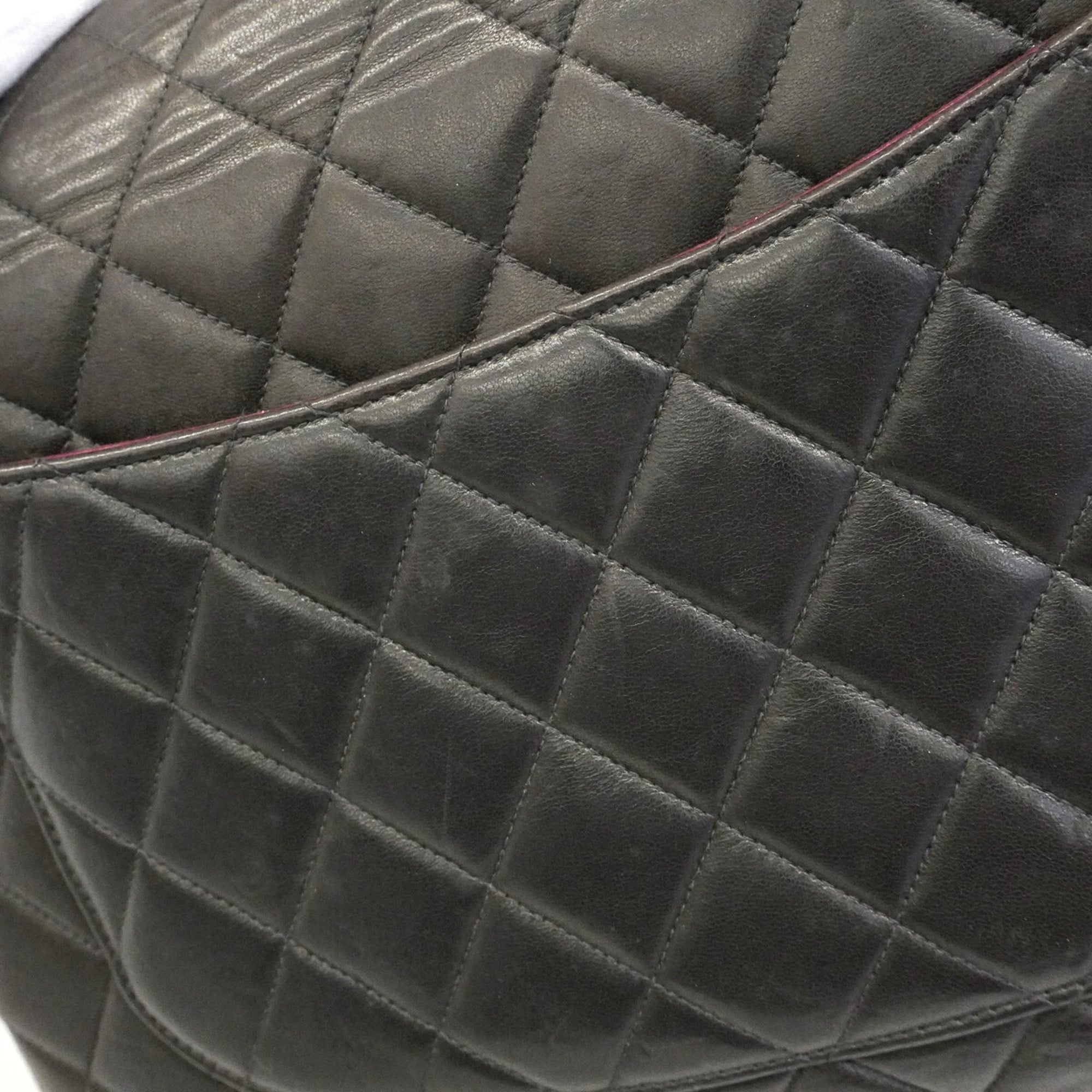Chanel Black Leather Shoulder Bag (Pre-Owned)