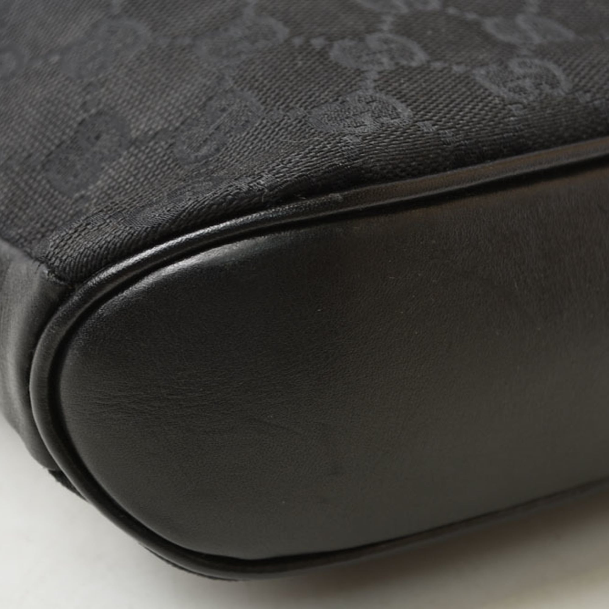 Gucci Black Gg Canvas Shoulder Bag (Pre-Owned)