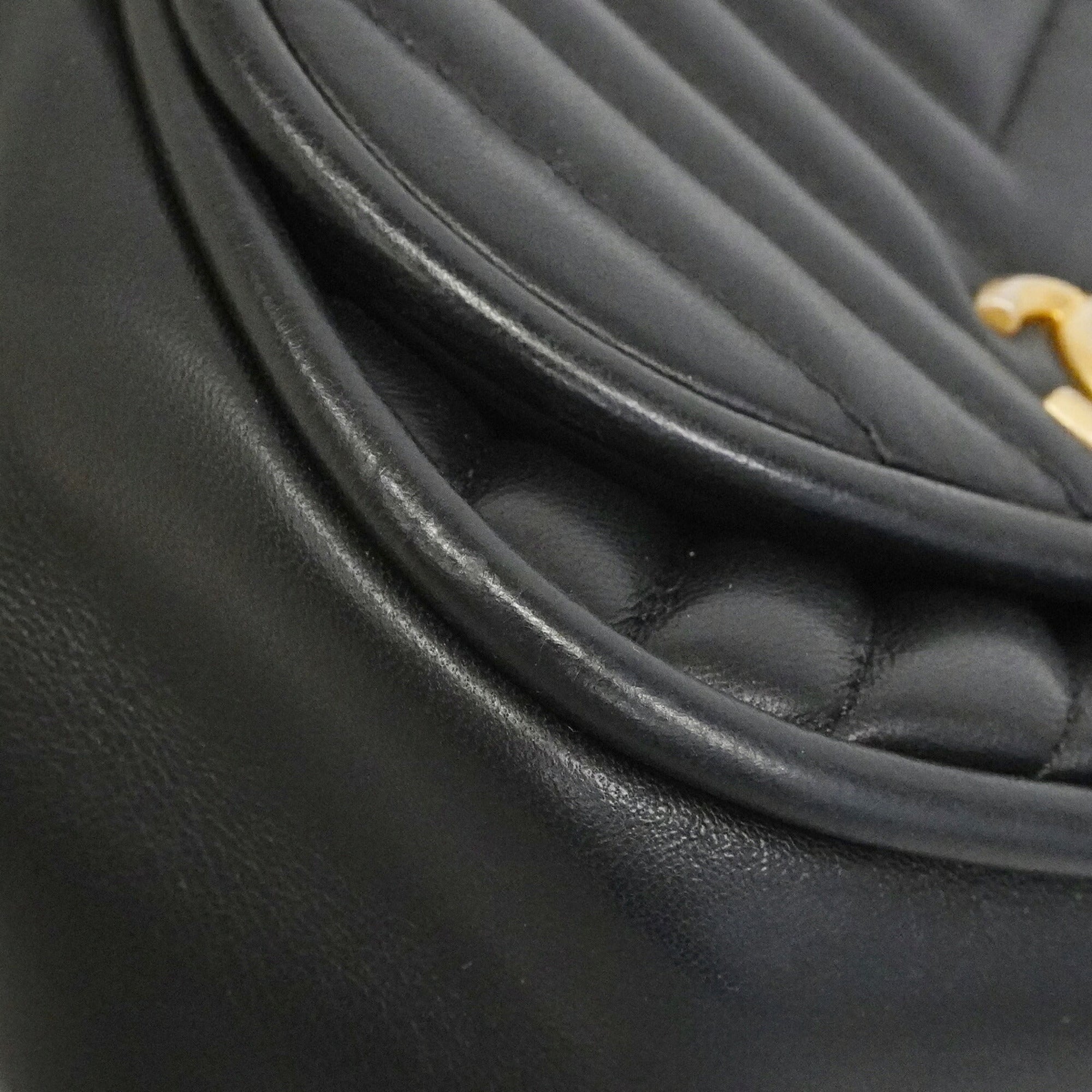 Chanel Black Leather Handbag (Pre-Owned)