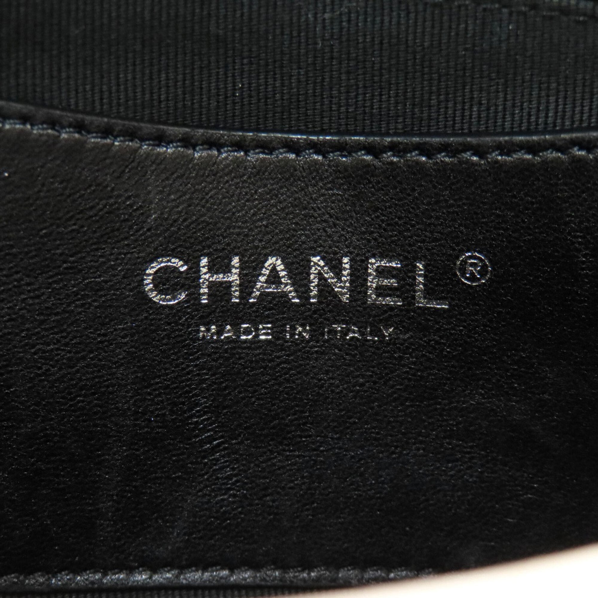 Chanel White Leather Shoulder Bag (Pre-Owned)