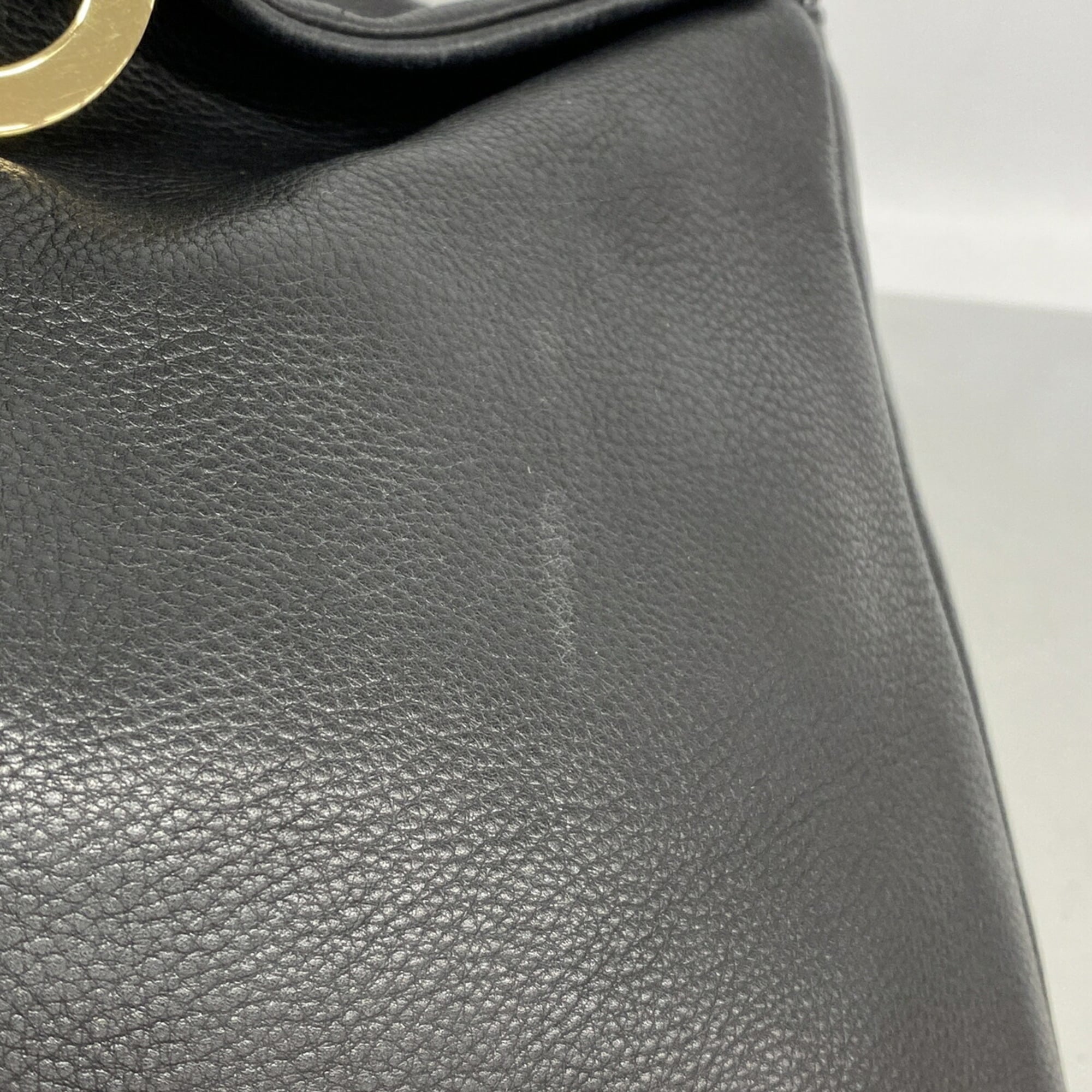 Salvatore Ferragamo Black Leather Shoulder Bag (Pre-Owned)