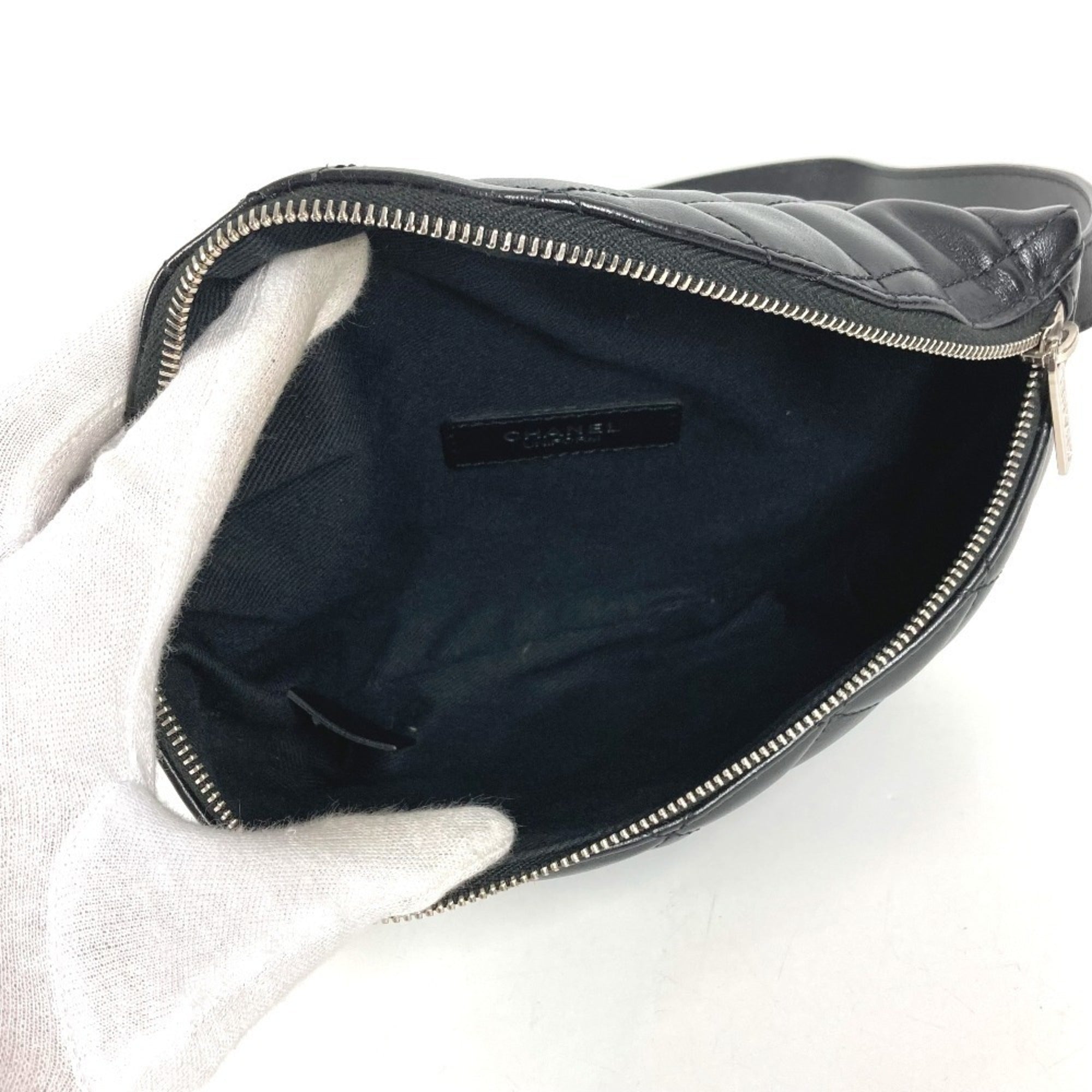 Chanel Matelasse Black Leather Fanny Pack Shoulder Bag (Pre-Owned)