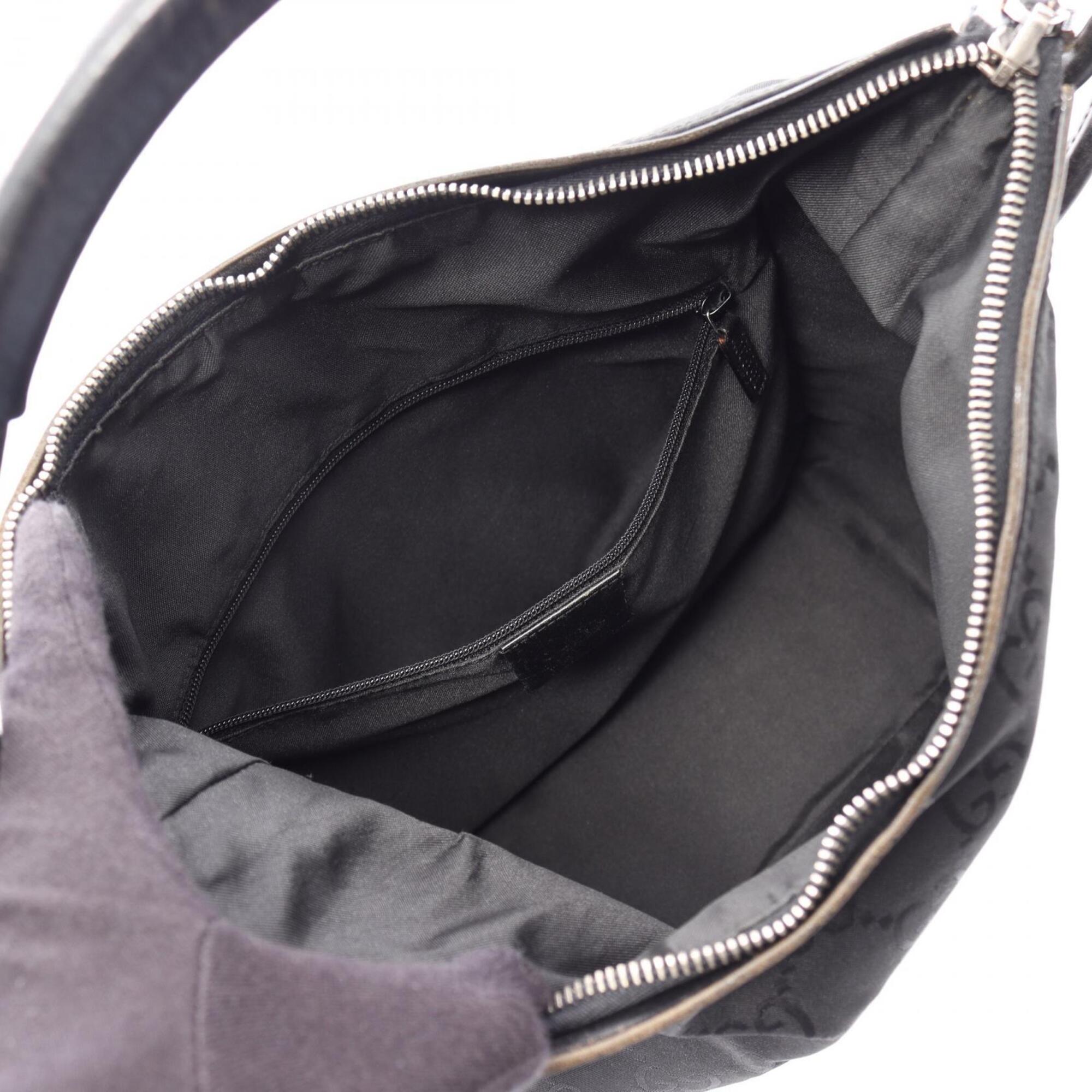 Gucci Black Nylon Handbag Shoulder Bag (Pre-Owned)