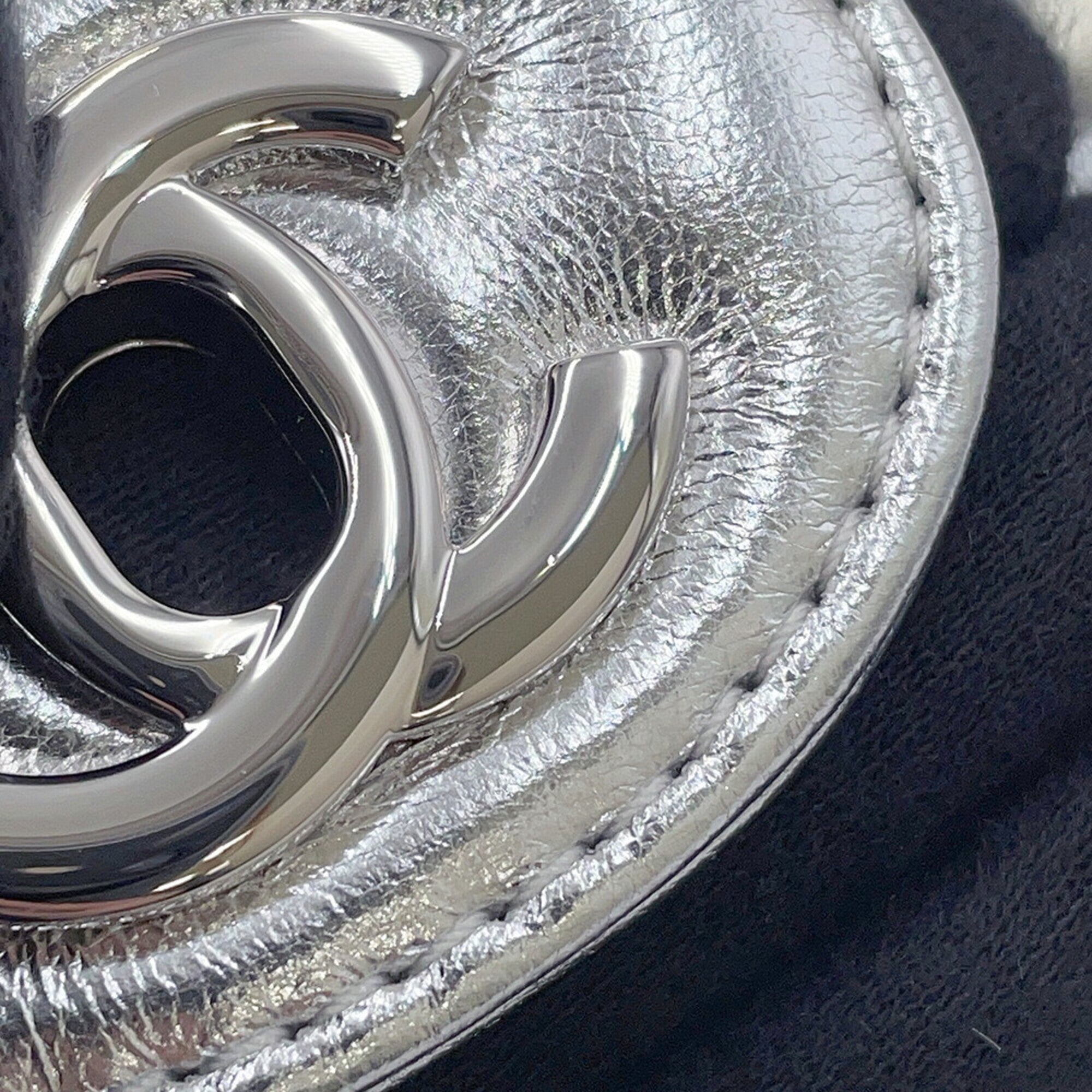 Chanel Silver Leather Handbag Shoulder Bag (Pre-Owned)