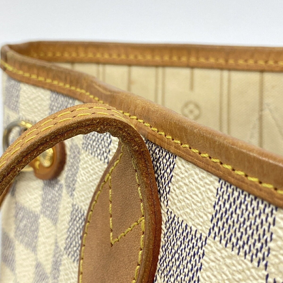 Louis Vuitton White Tote Bag (Pre-Owned)