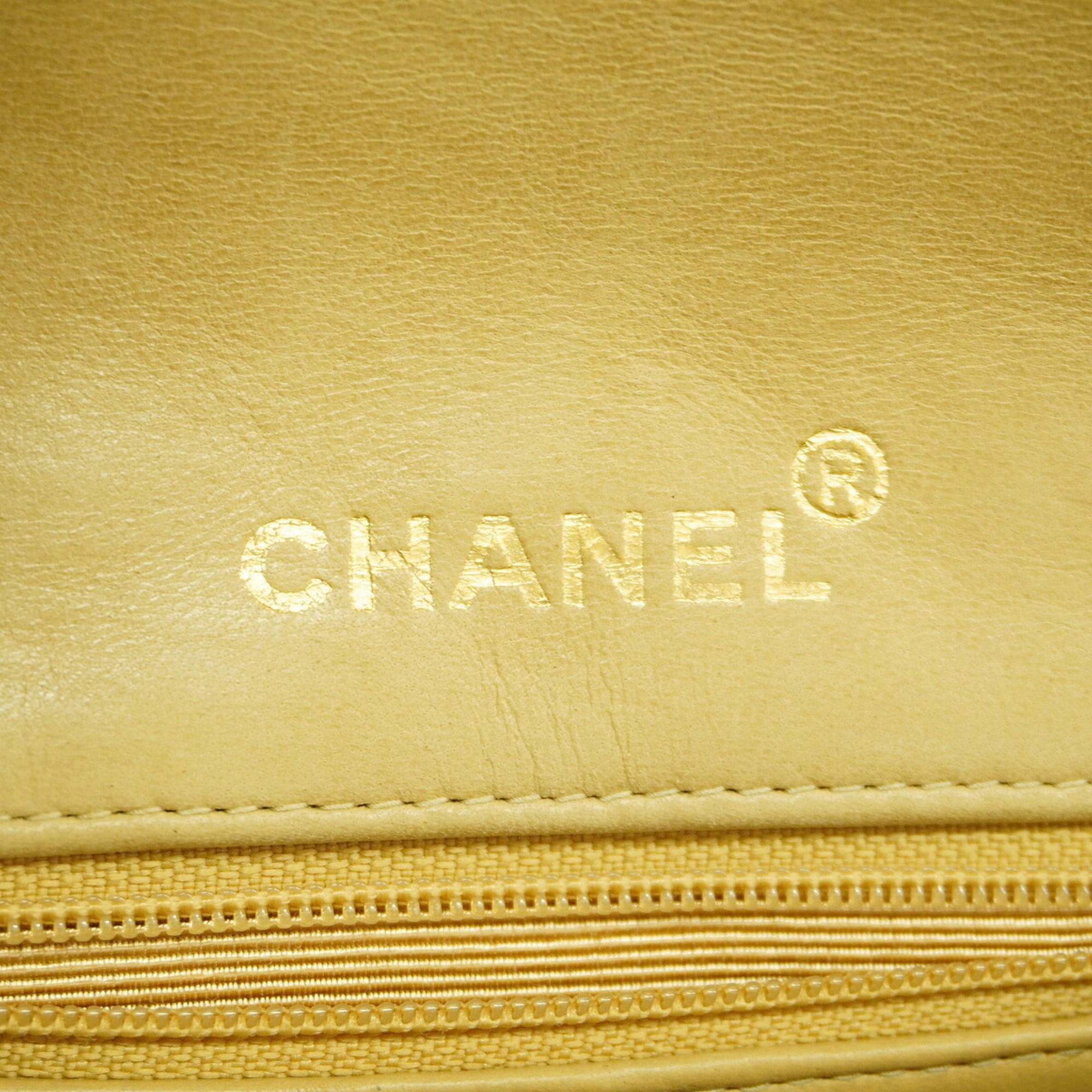 Chanel Beige Leather Shoulder Bag (Pre-Owned)