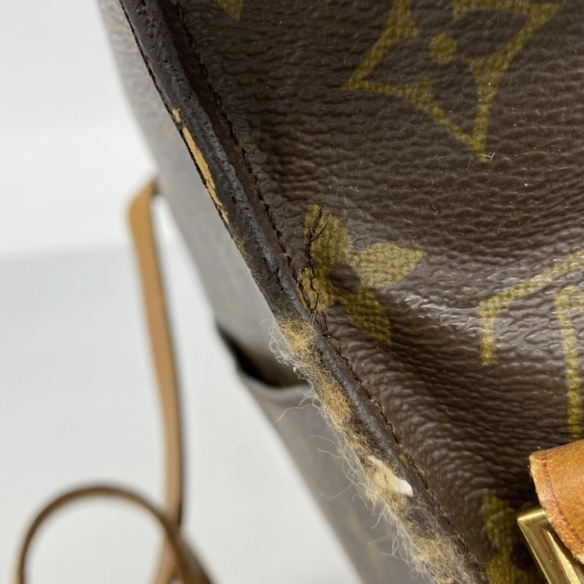 Louis Vuitton Brown Shoulder Bag (Pre-Owned)