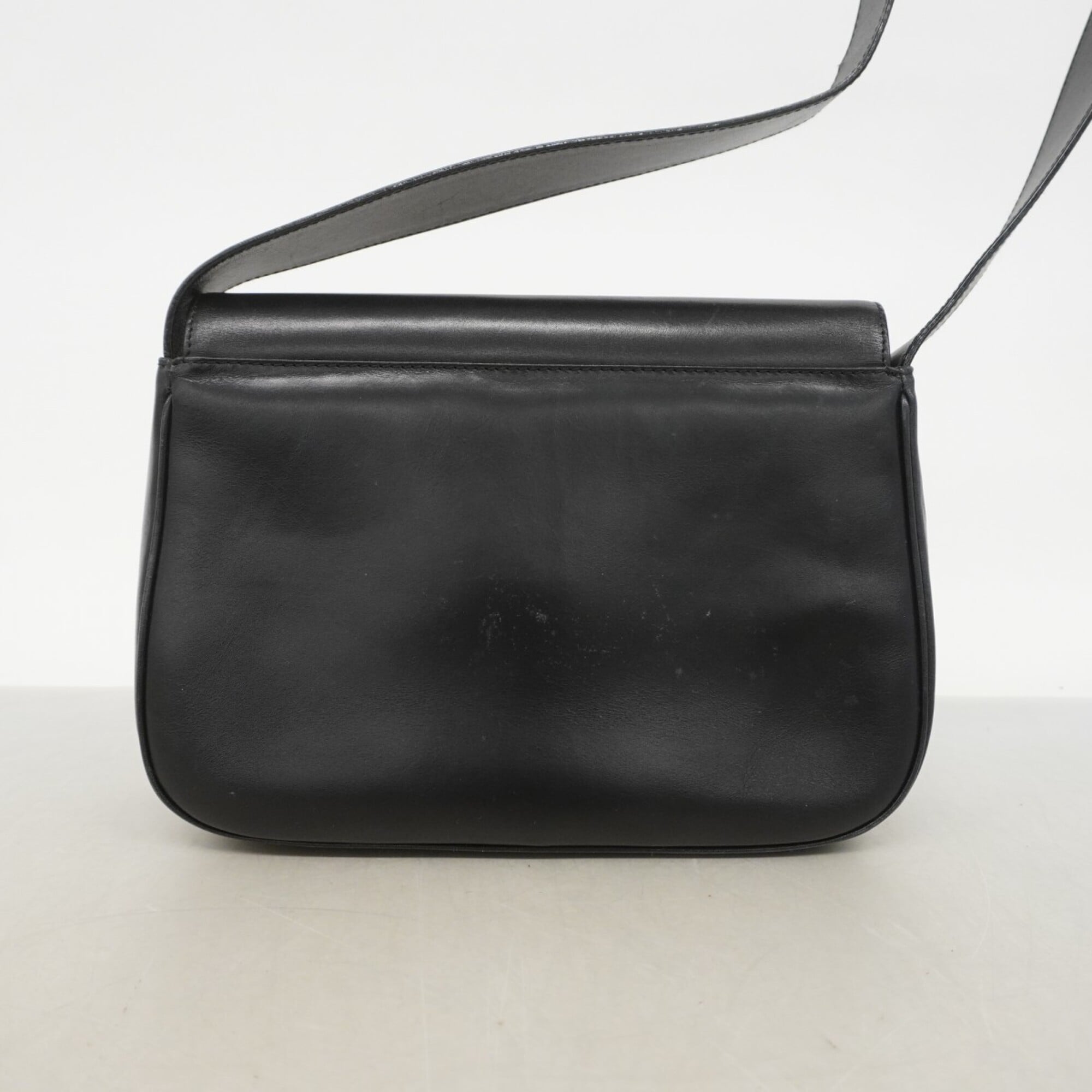 Salvatore Ferragamo Black Leather Shoulder Bag (Pre-Owned)