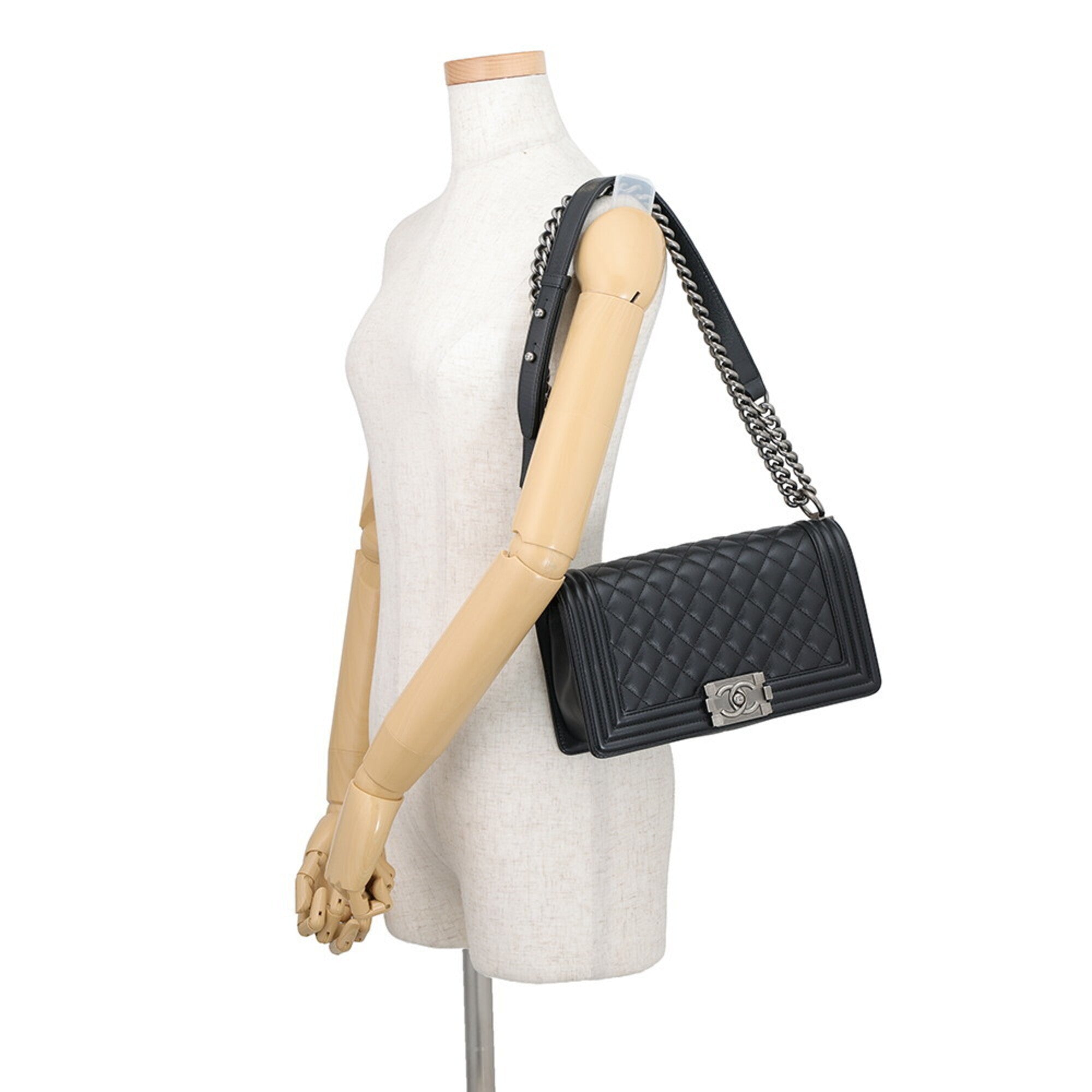 Chanel Matelasse Black Grained Calfskin Handbag Shoulder Bag (Pre-Owned)