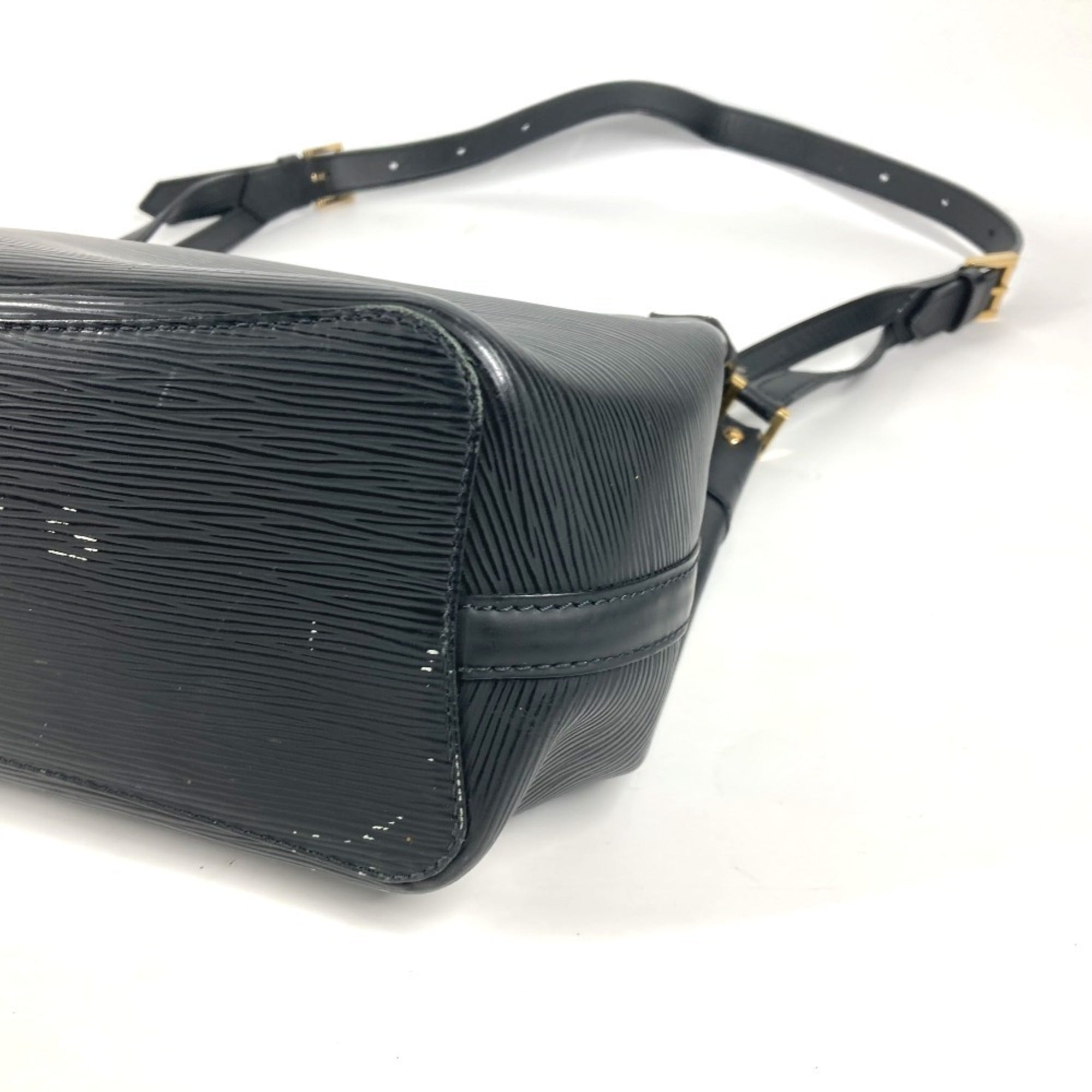 Louis Vuitton Black Noir Epi Leather Shoulder Bag (Pre-Owned)