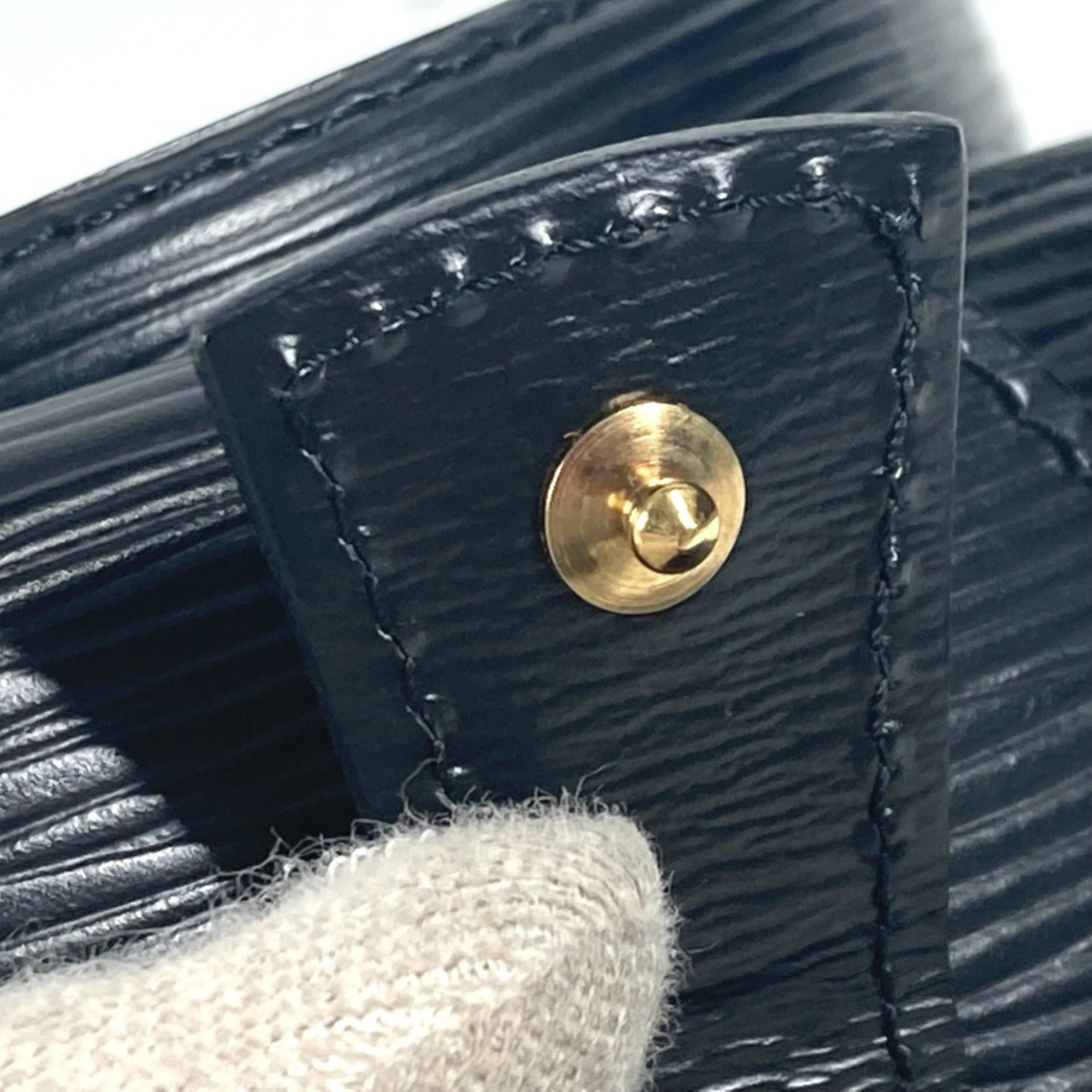 Louis Vuitton Black Epi Leather Pouch Sling Bag (Pre-Owned)