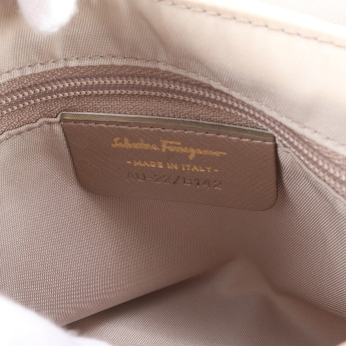 Salvatore Ferragamo Beige Leather Nylon Shoulder Bag (Pre-Owned)