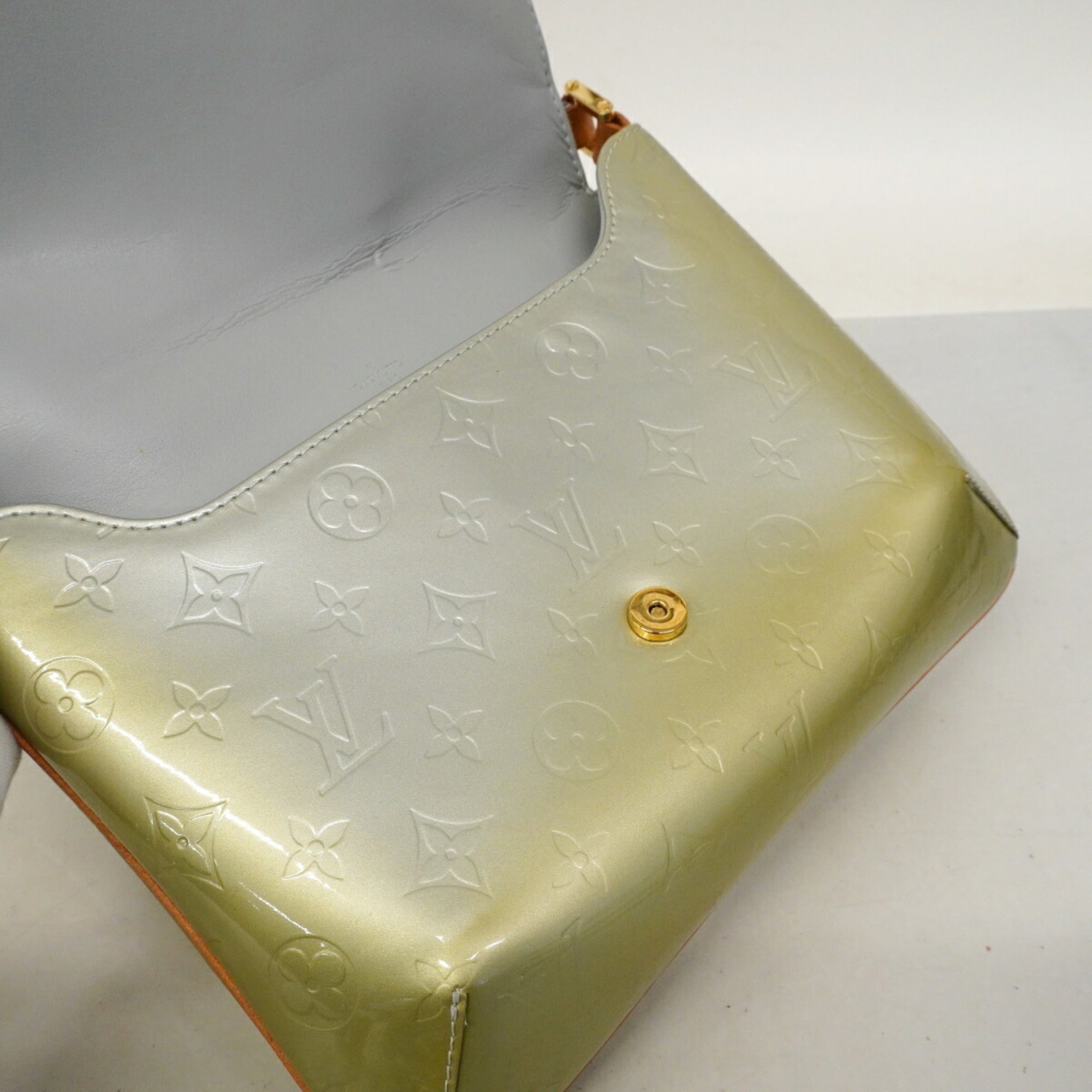 Louis Vuitton Gris Shoulder Bag (Pre-Owned)