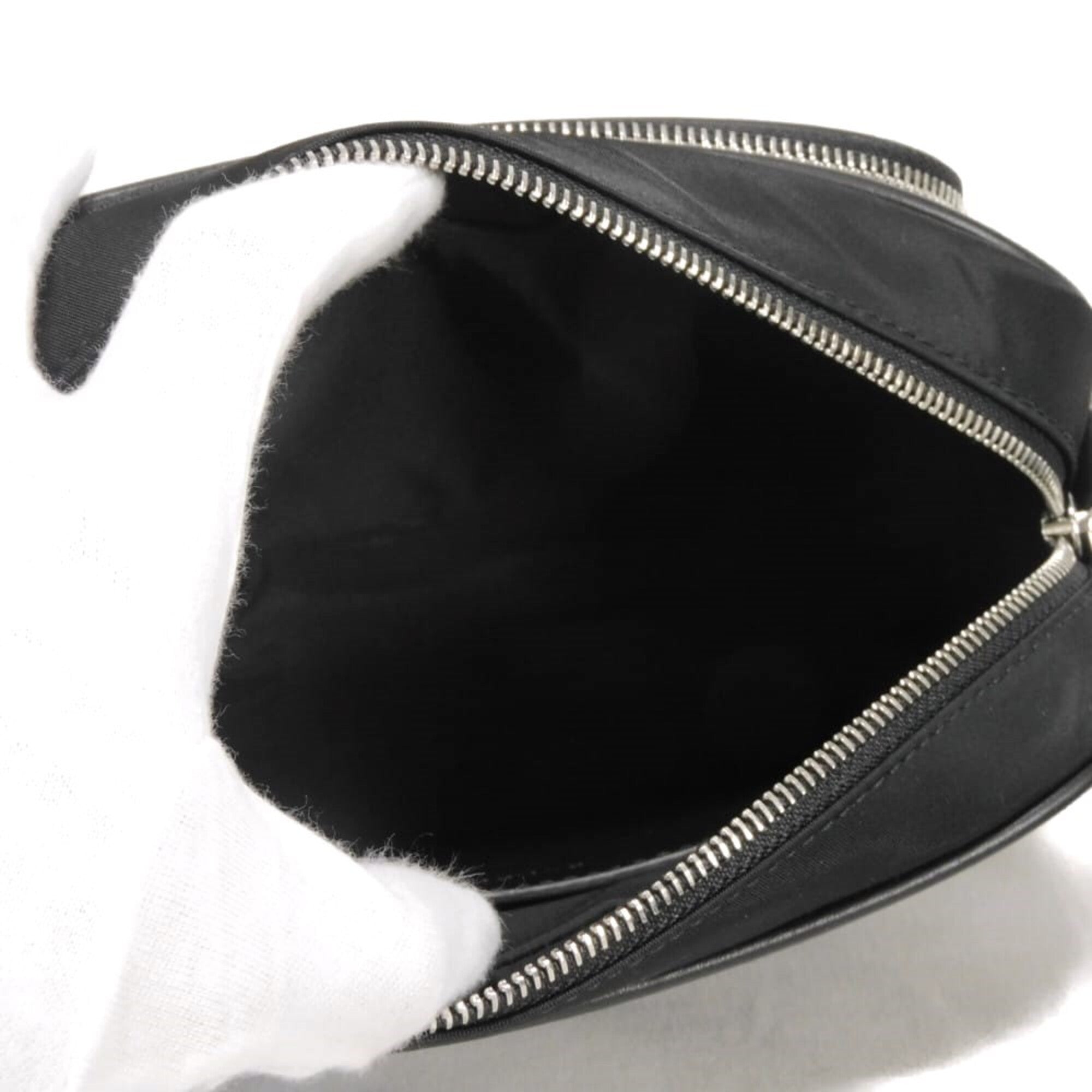 Burberry Black Nylon Shoulder Bag (Pre-Owned)