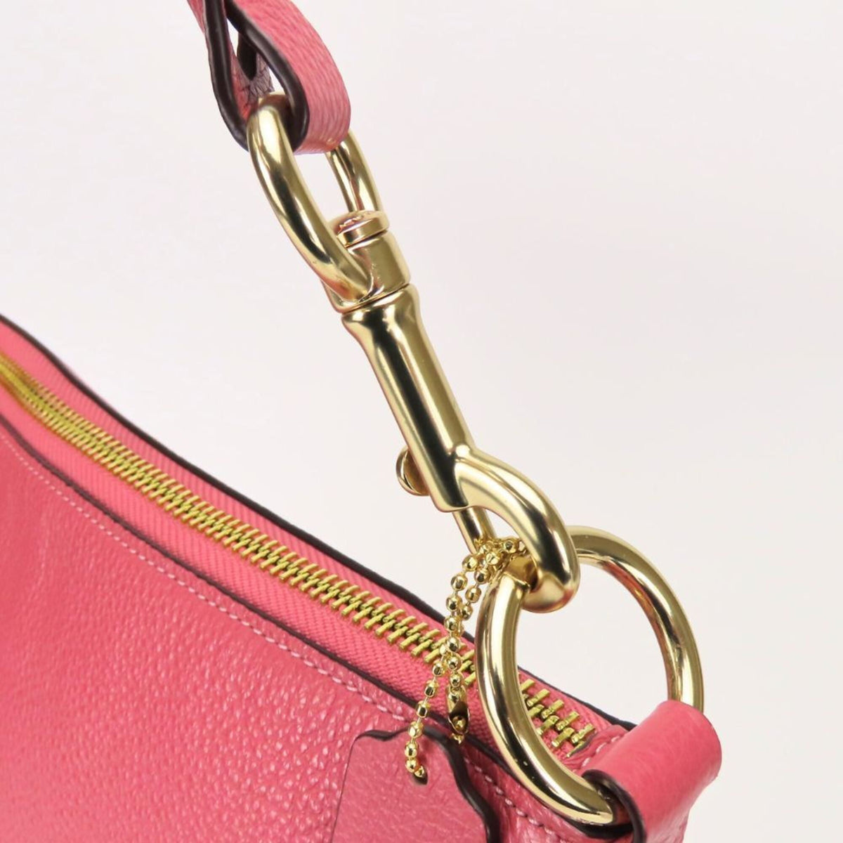 Coach Pink Leather Shoulder Bag (Pre-Owned)