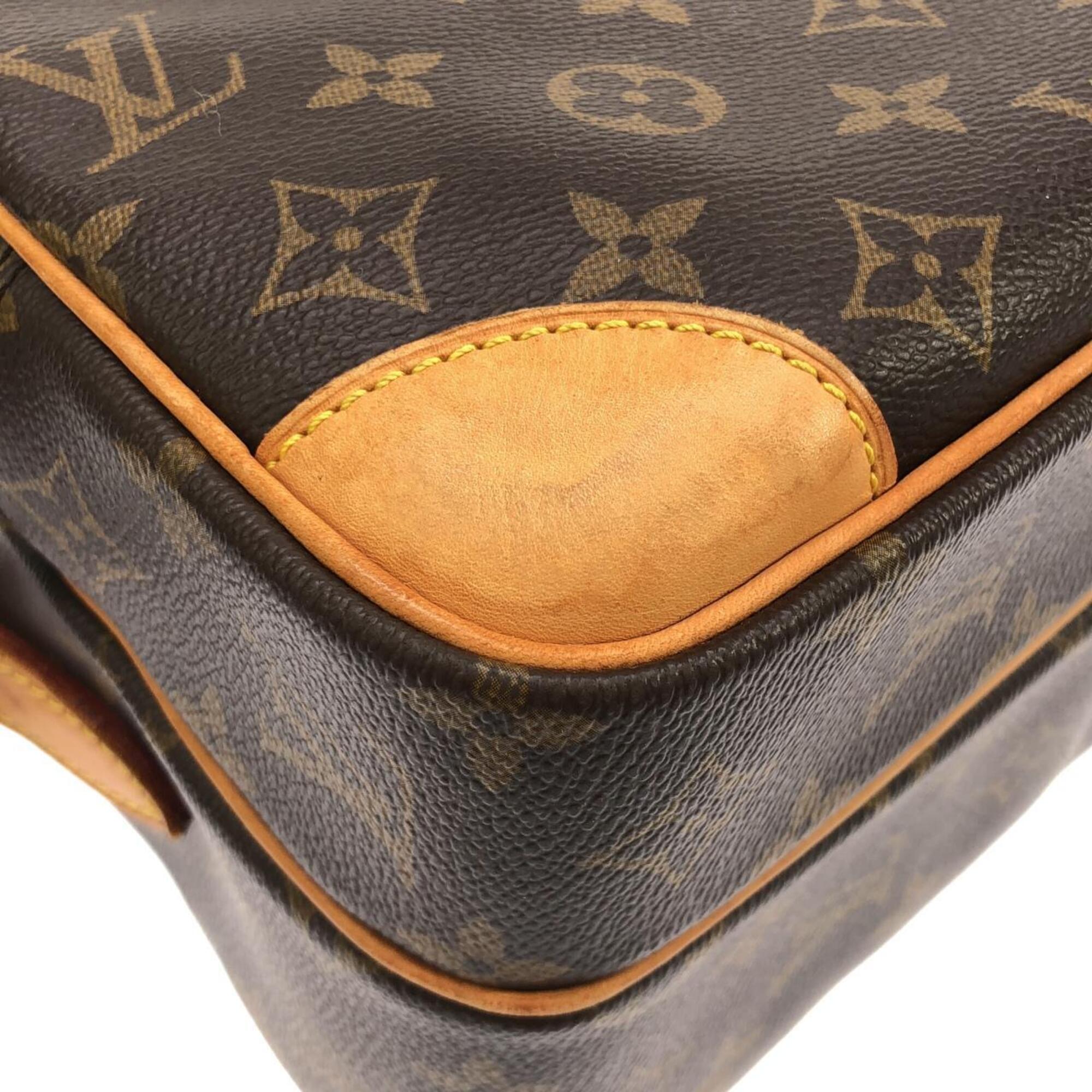 Louis Vuitton Marron Coated Canvas Shoulder Bag (Pre-Owned)