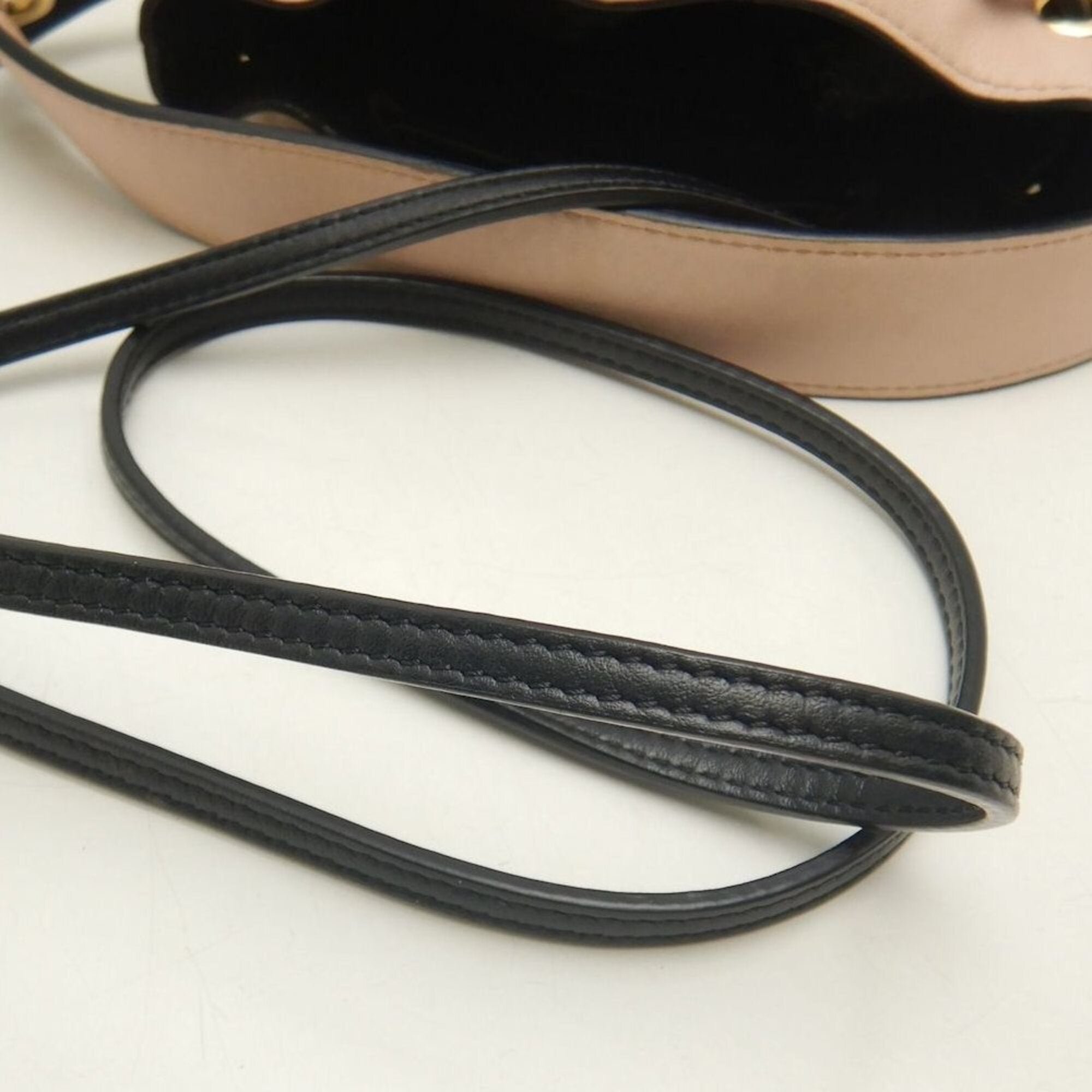 Fendi Black Pink Leather Shoulder Bag (Pre-Owned)