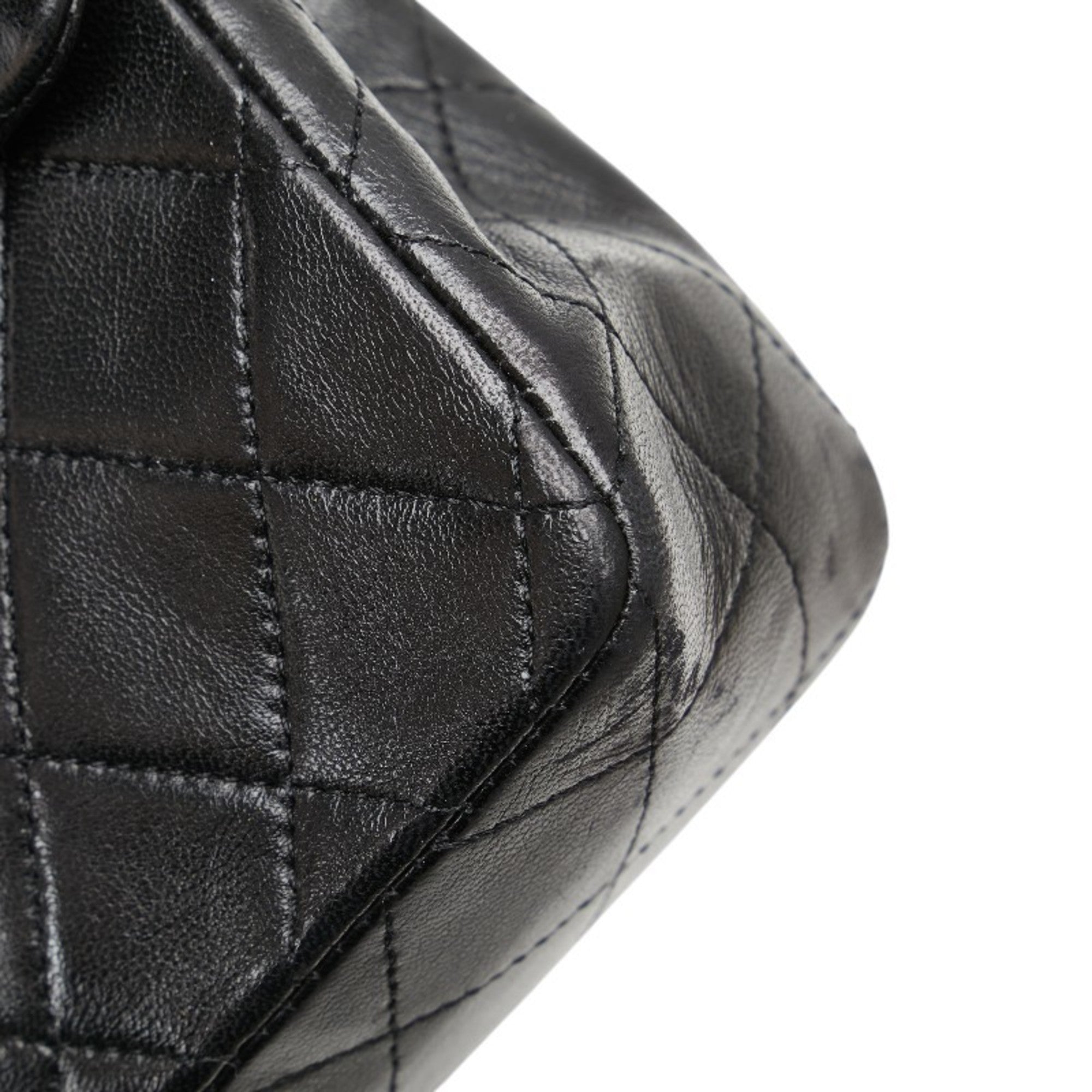 Chanel Matelasse Black Leather Shoulder Bag (Pre-Owned)