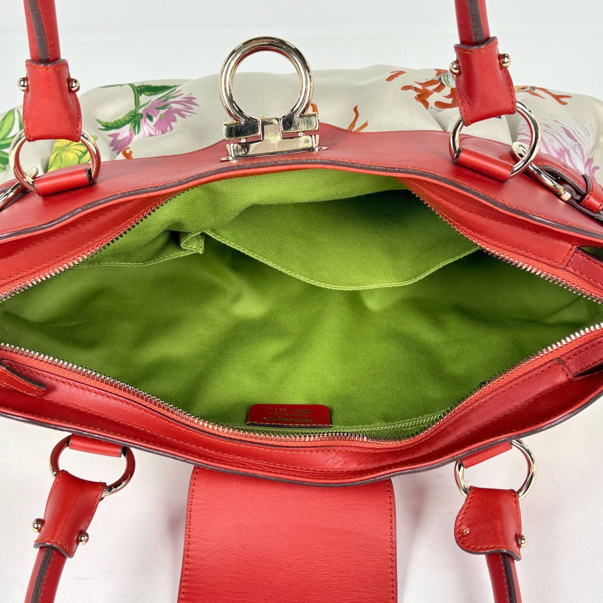 Salvatore Ferragamo Red Color White Canvas Leather Shoulder Bag (Pre-Owned)