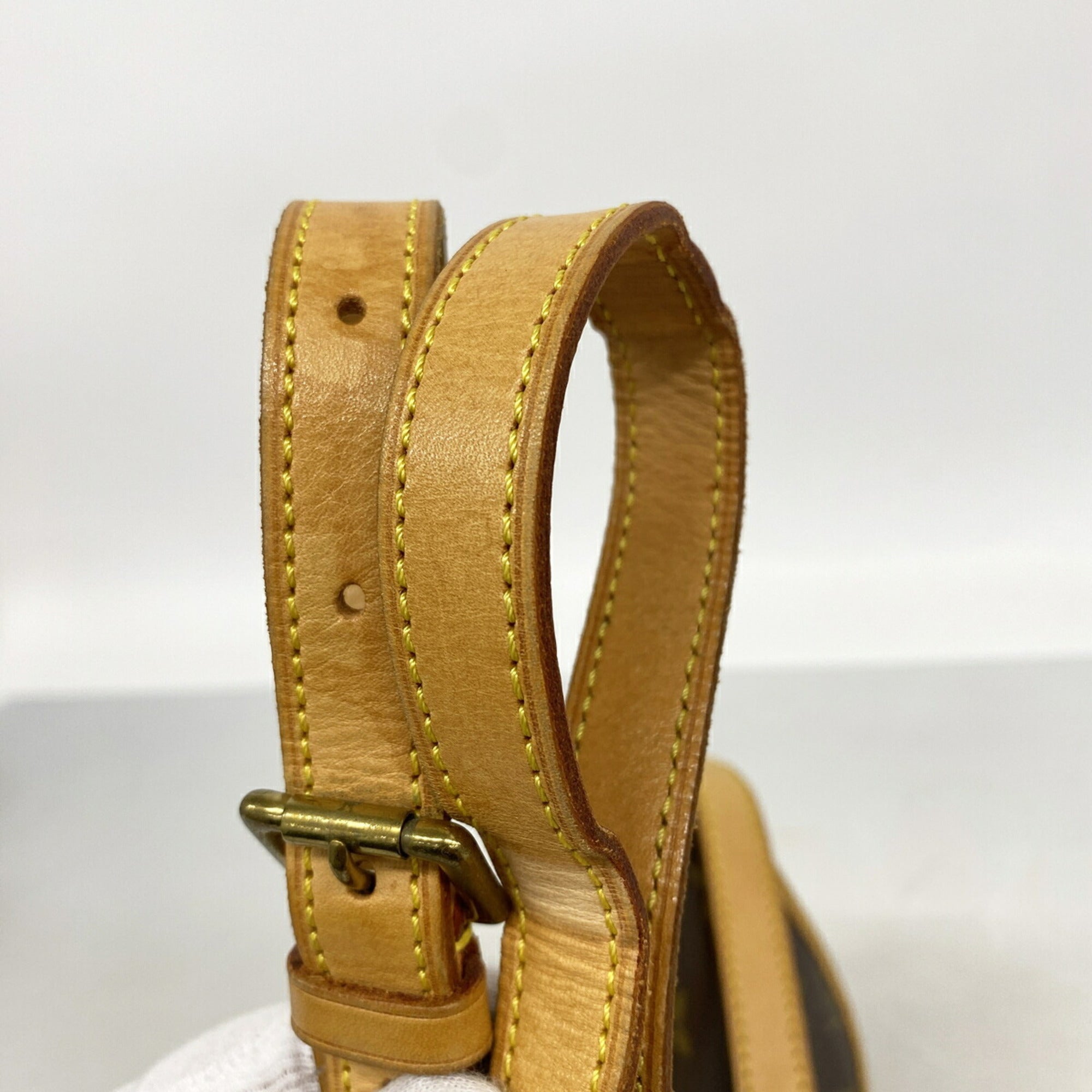 Louis Vuitton Brown Shoulder Bag (Pre-Owned)