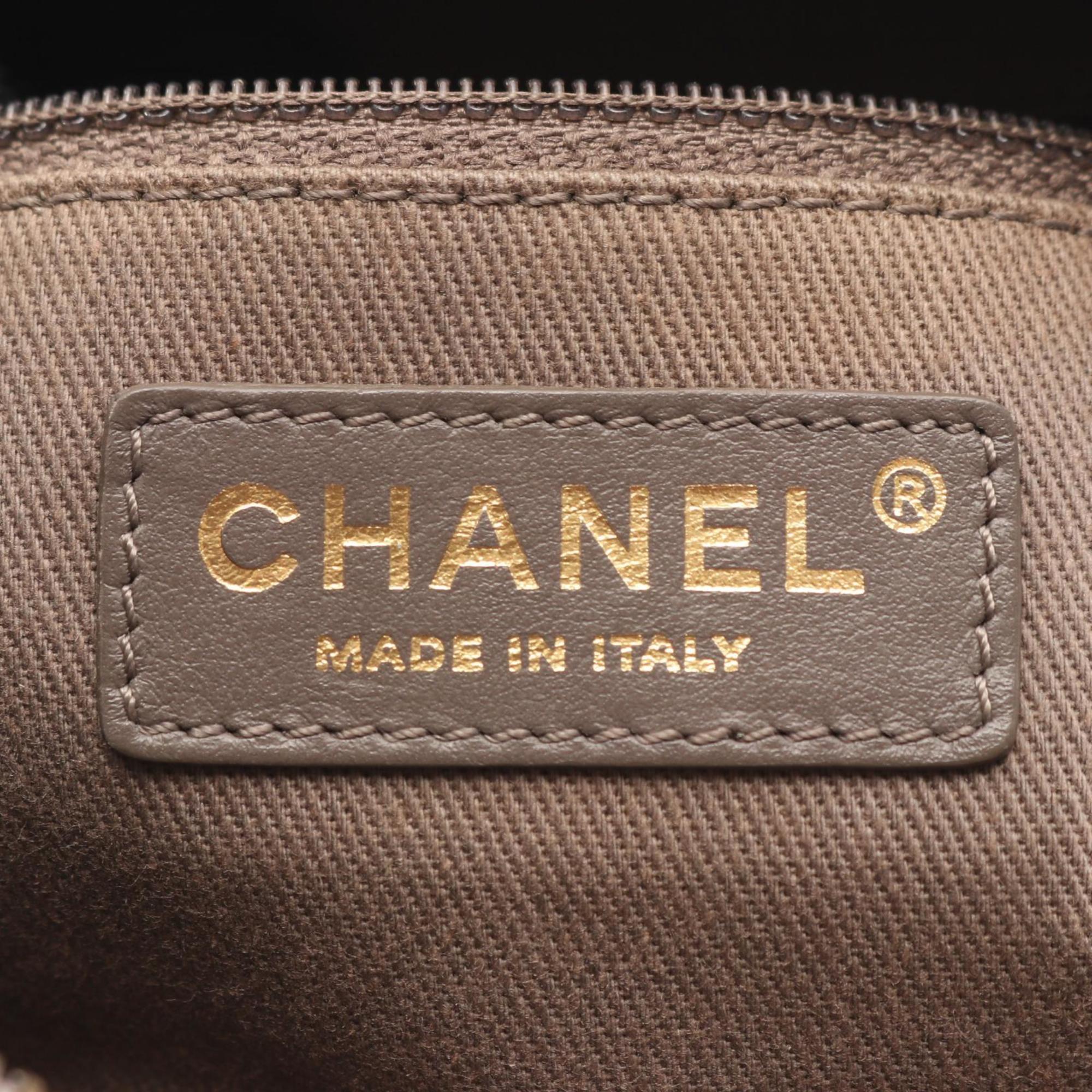 Chanel Gray Leather Shoulder Bag (Pre-Owned)