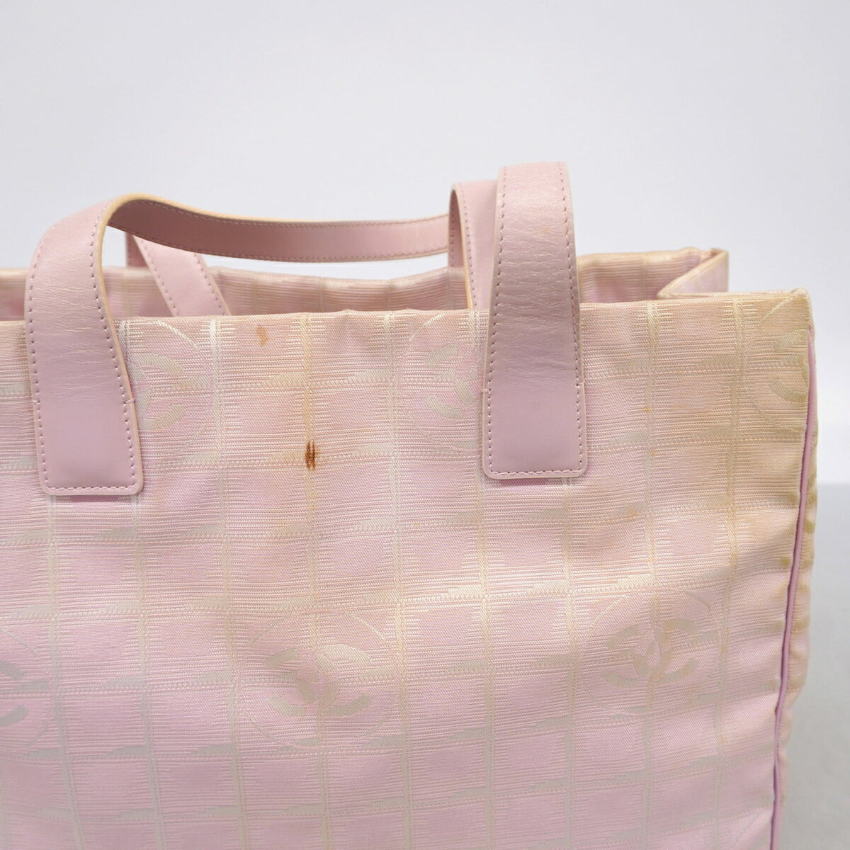 Chanel Pink Nylon Tote Bag (Pre-Owned)