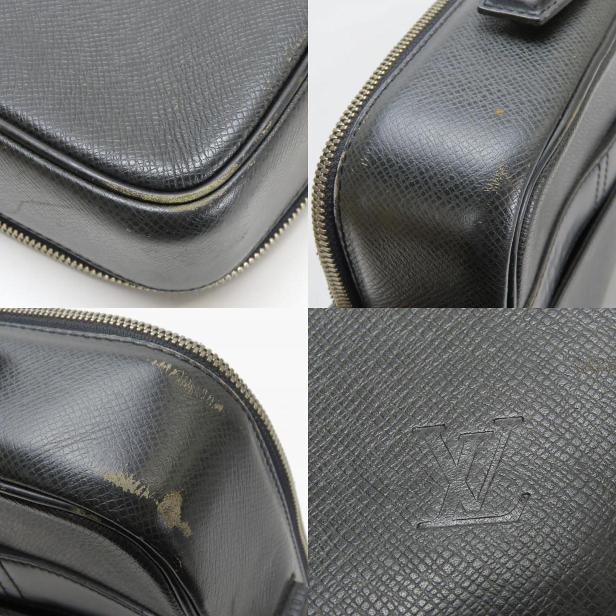 Louis Vuitton Ardoise Taiga Leather Shoulder Bag (Pre-Owned)