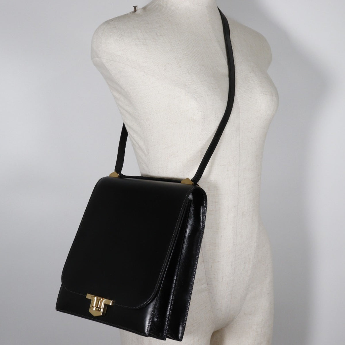 Hermes Black Box Calf Leather Shoulder Bag (Pre-Owned)
