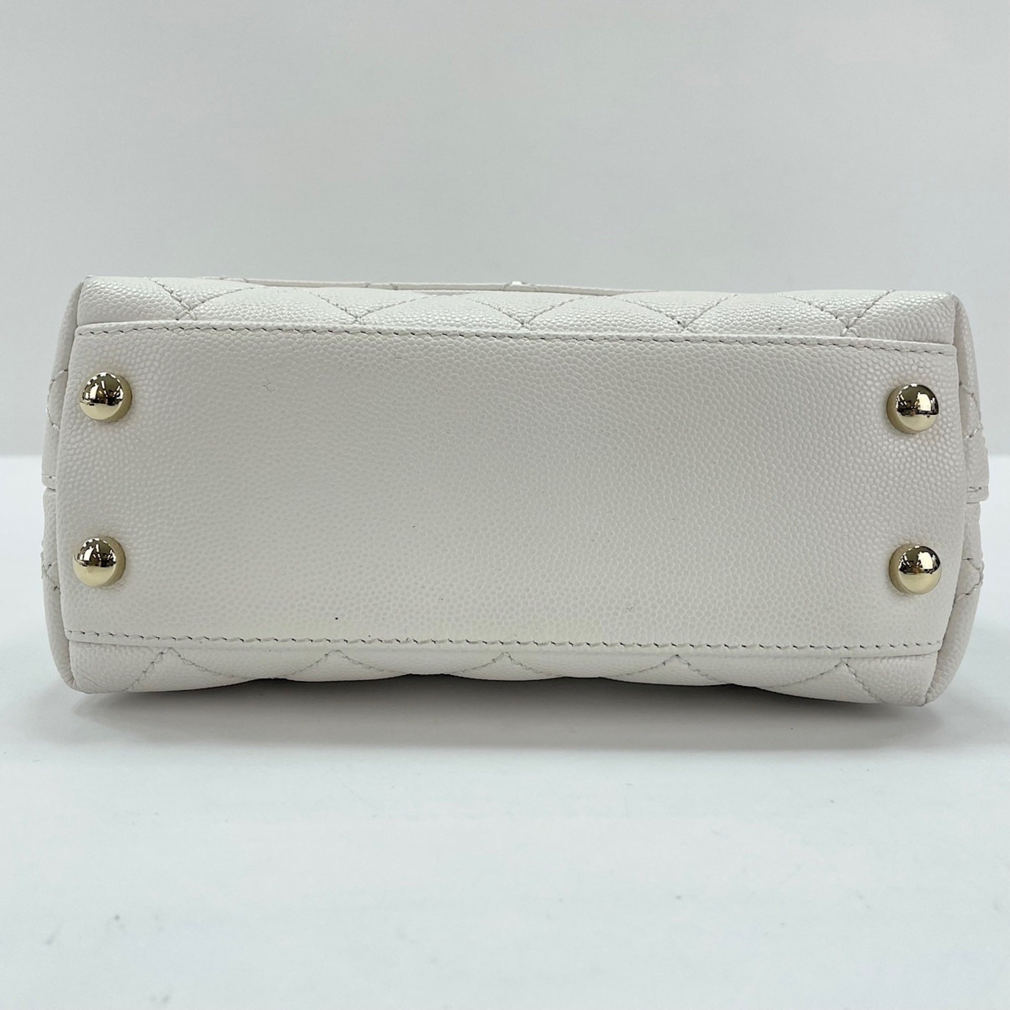 Chanel White Handbag (Pre-Owned)