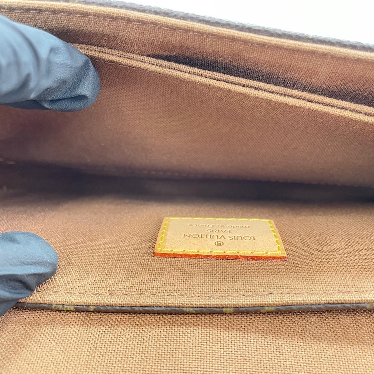Louis Vuitton Brown Shoulder Bag (Pre-Owned)
