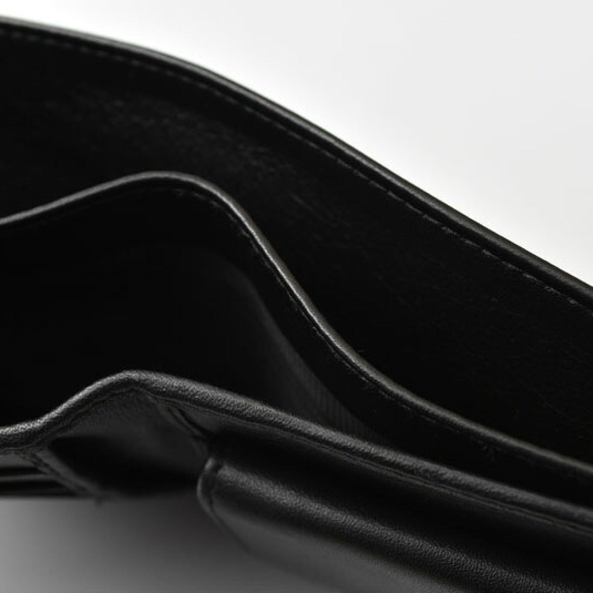 Gucci Black Leather Wallet (Bi-Fold) (Pre-Owned)