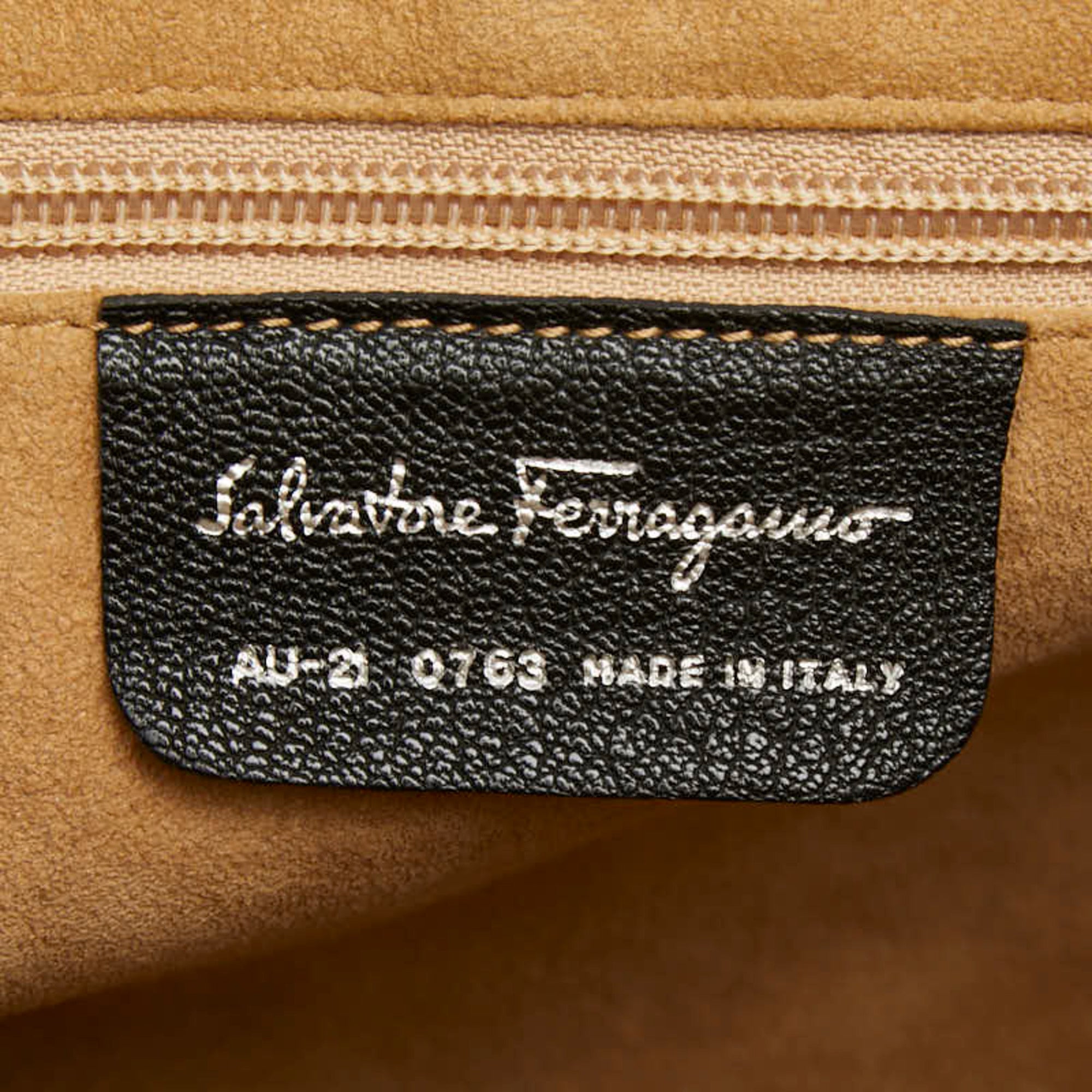 Salvatore Ferragamo Black Leather Handbag (Pre-Owned)
