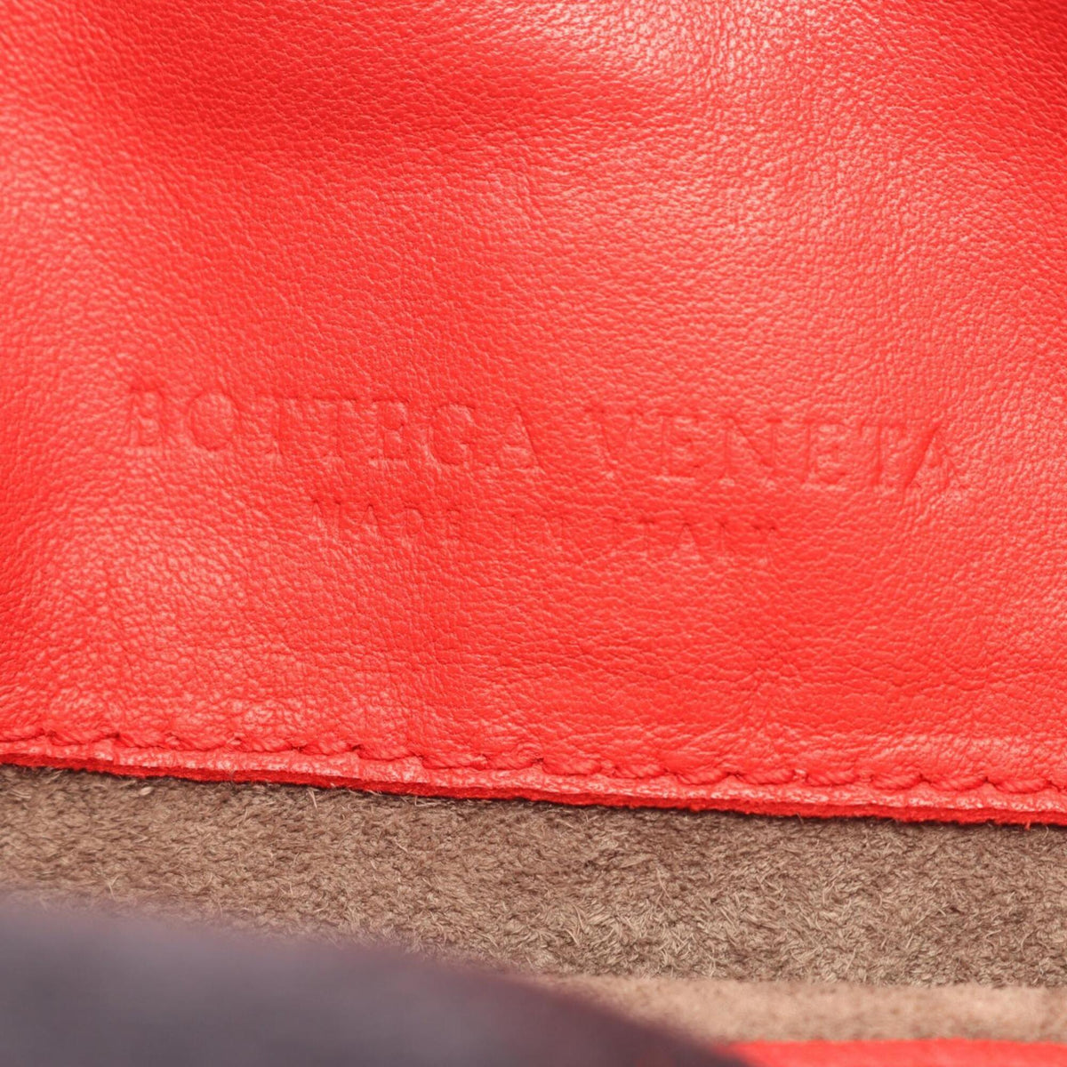Bottega Veneta Intrecciato Red Color Leather Shoulder Bag (Pre-Owned)
