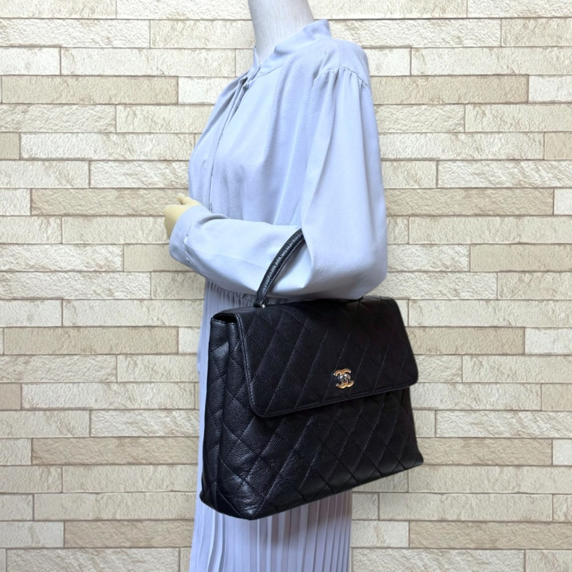Chanel Matelasse Black Grained Calfskin Handbag (Pre-Owned)